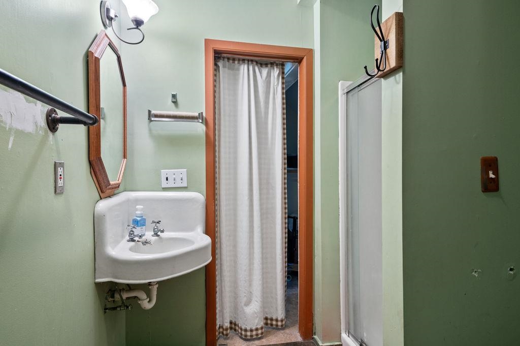 301 Myrtle Street Unit: 2