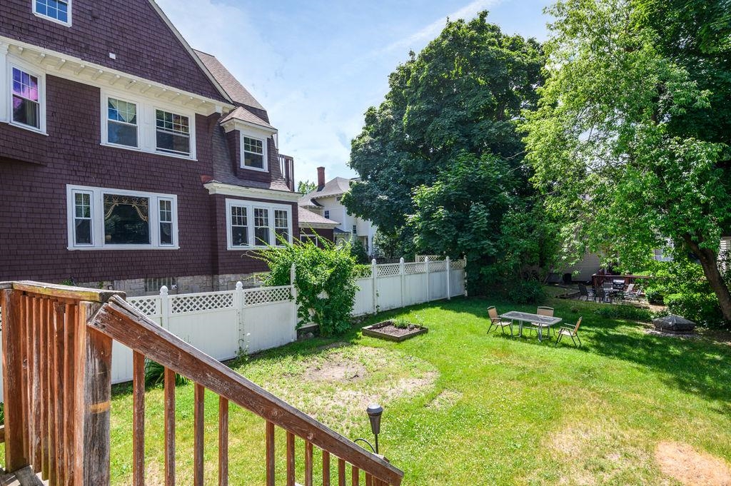 301 Myrtle Street Unit: 2