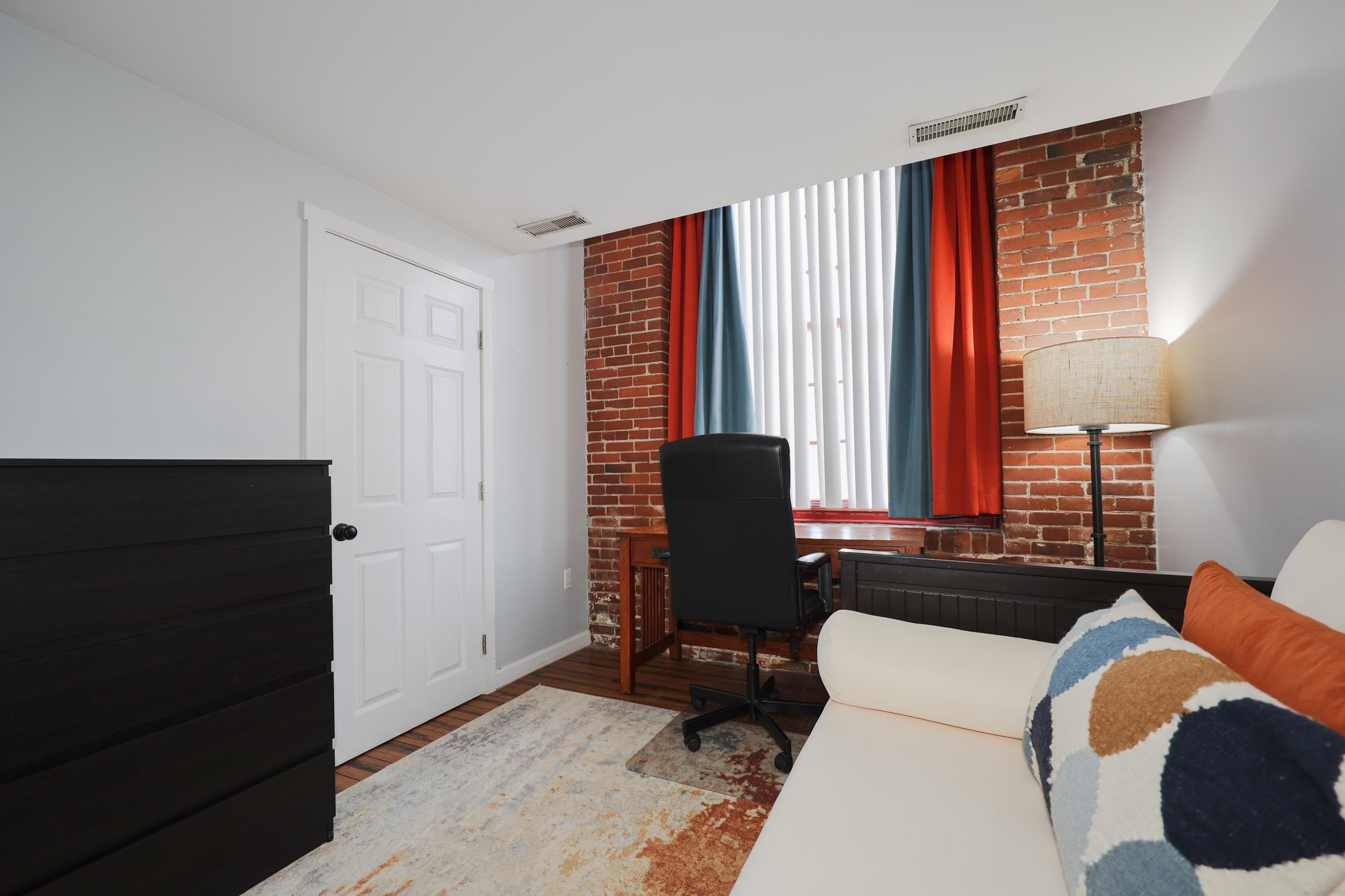 470 Silver Street Unit: 121