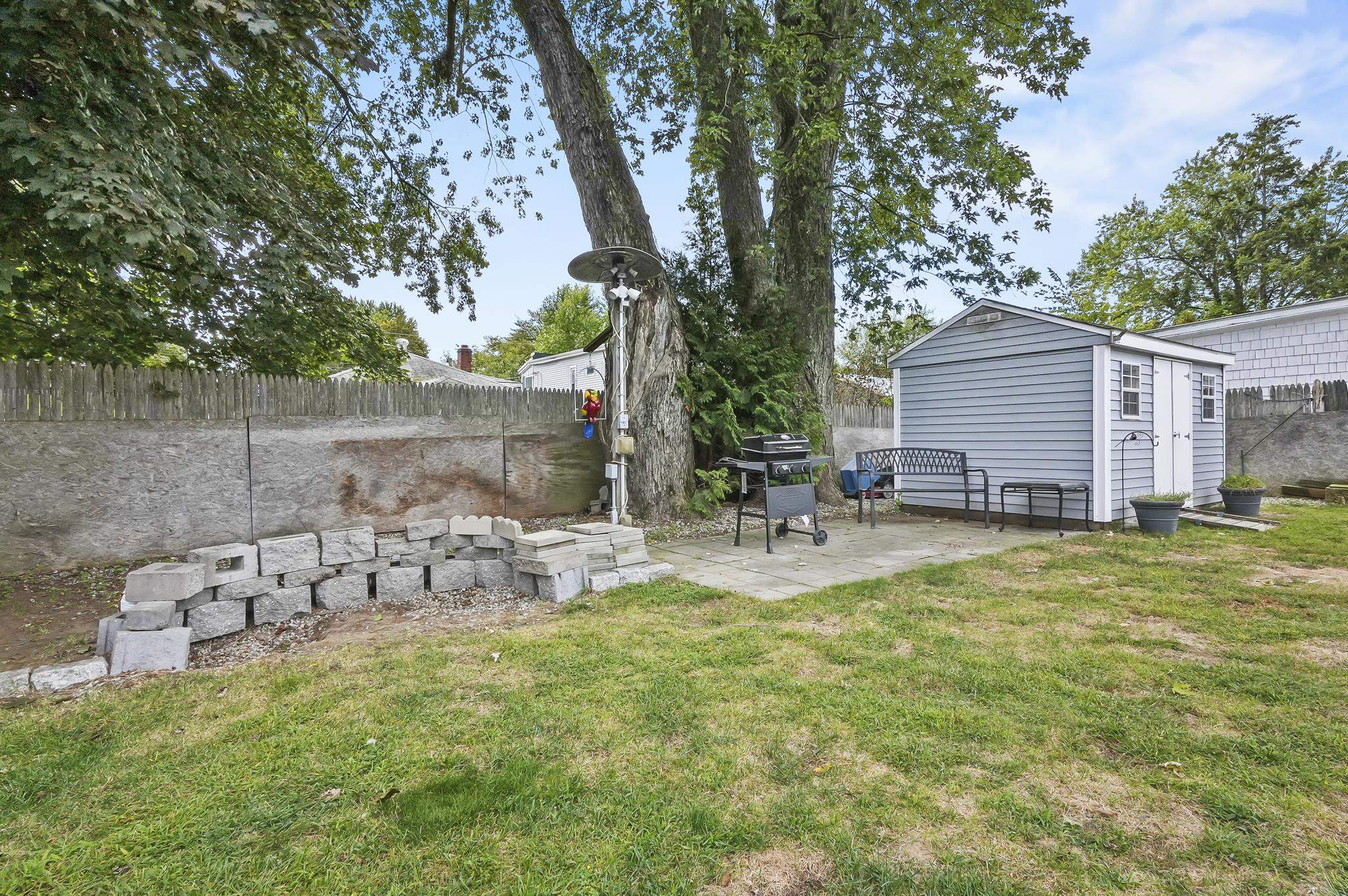 4-1/2 Haines Street