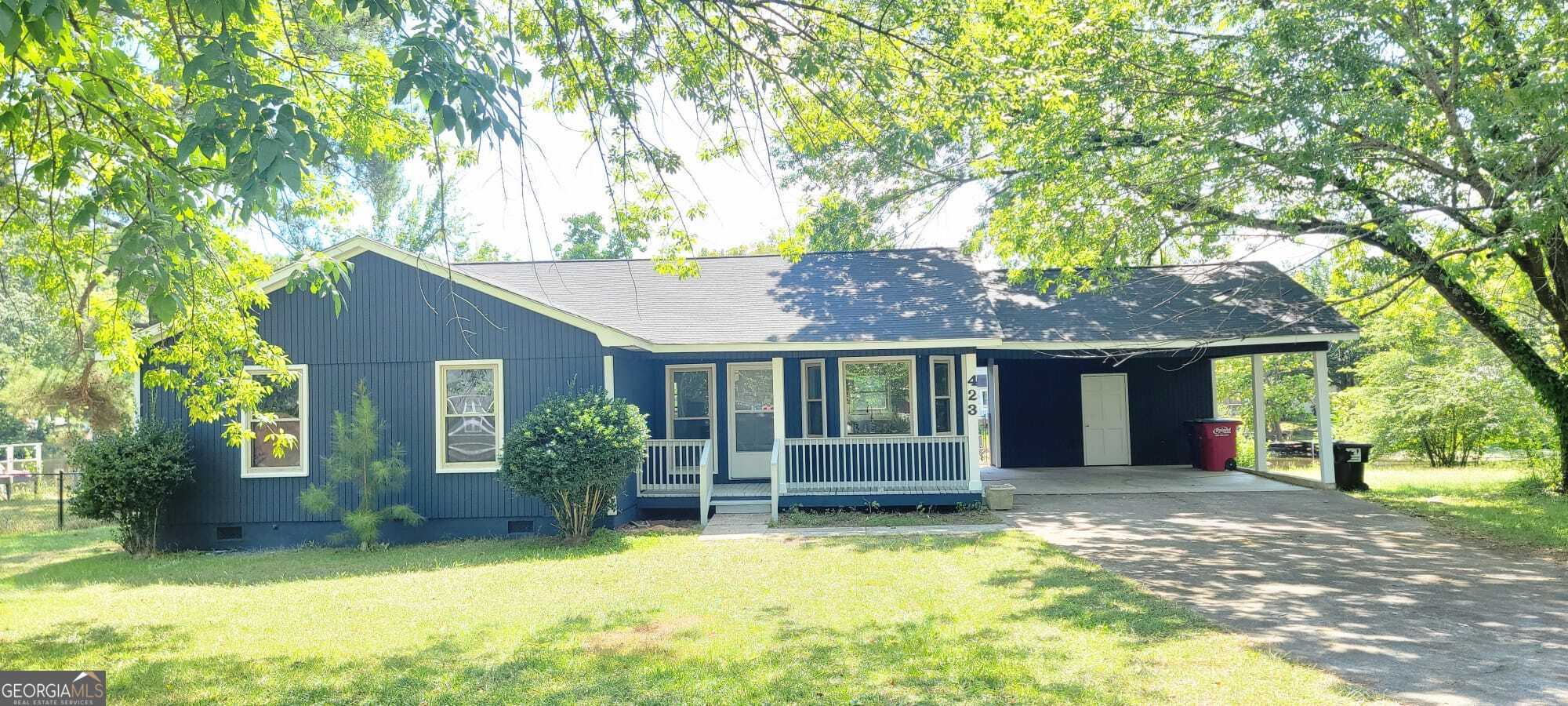 423 Edgewater Circle