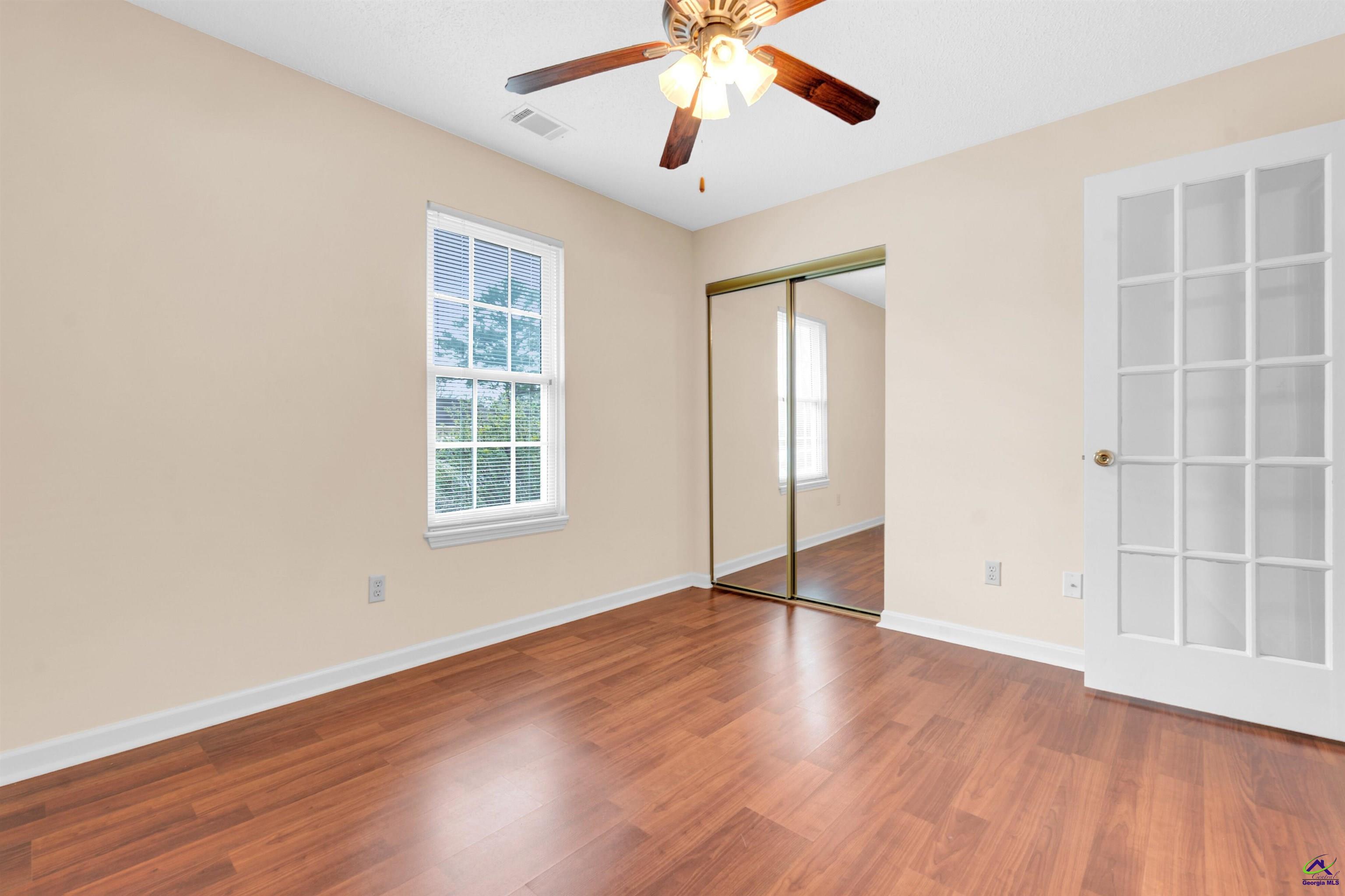 216 Crestwood Circle