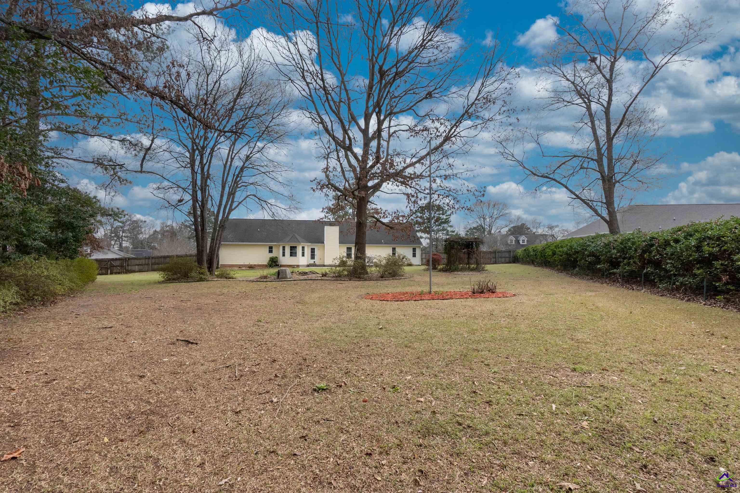 216 Crestwood Circle