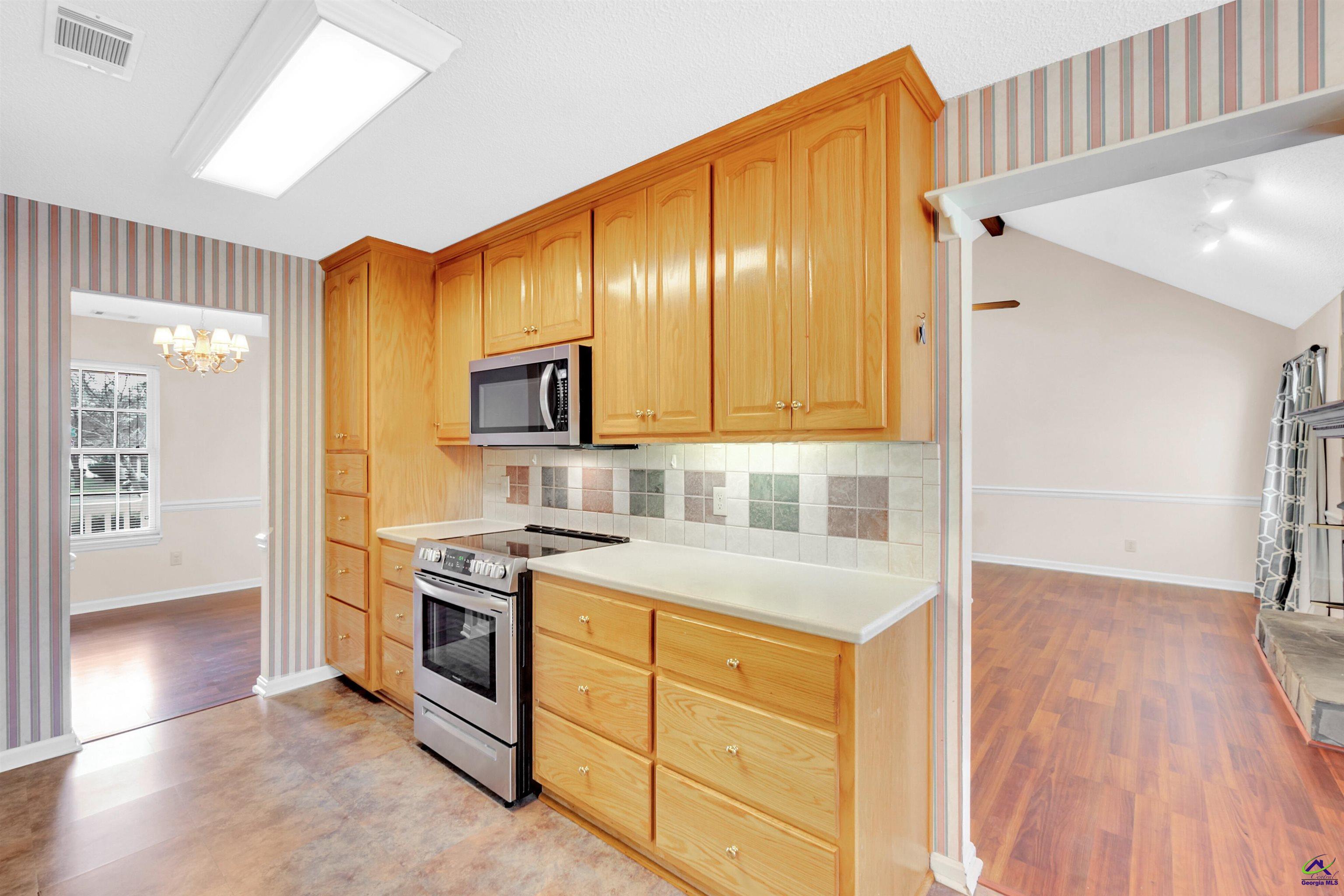 216 Crestwood Circle