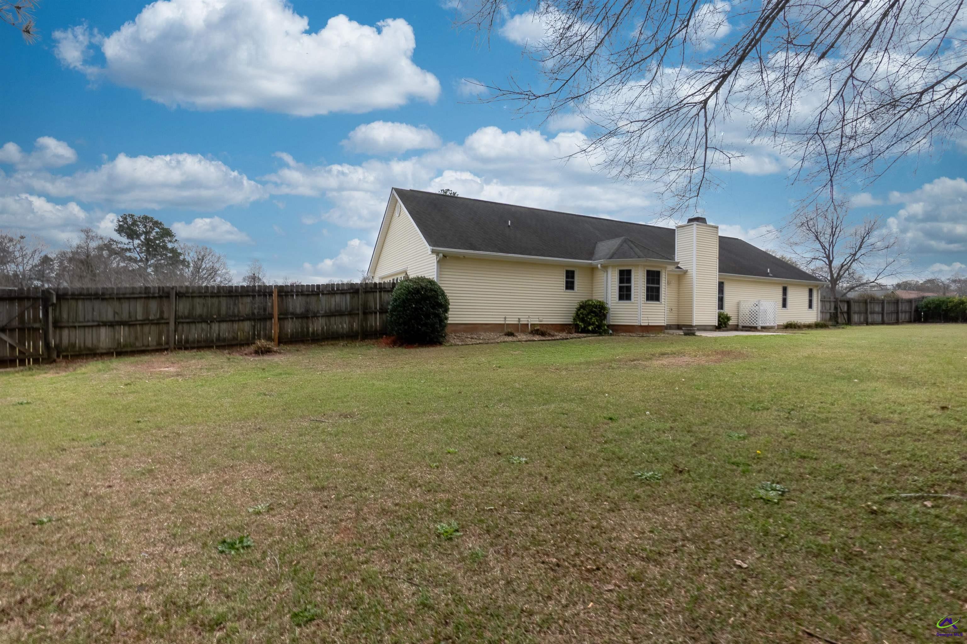 216 Crestwood Circle