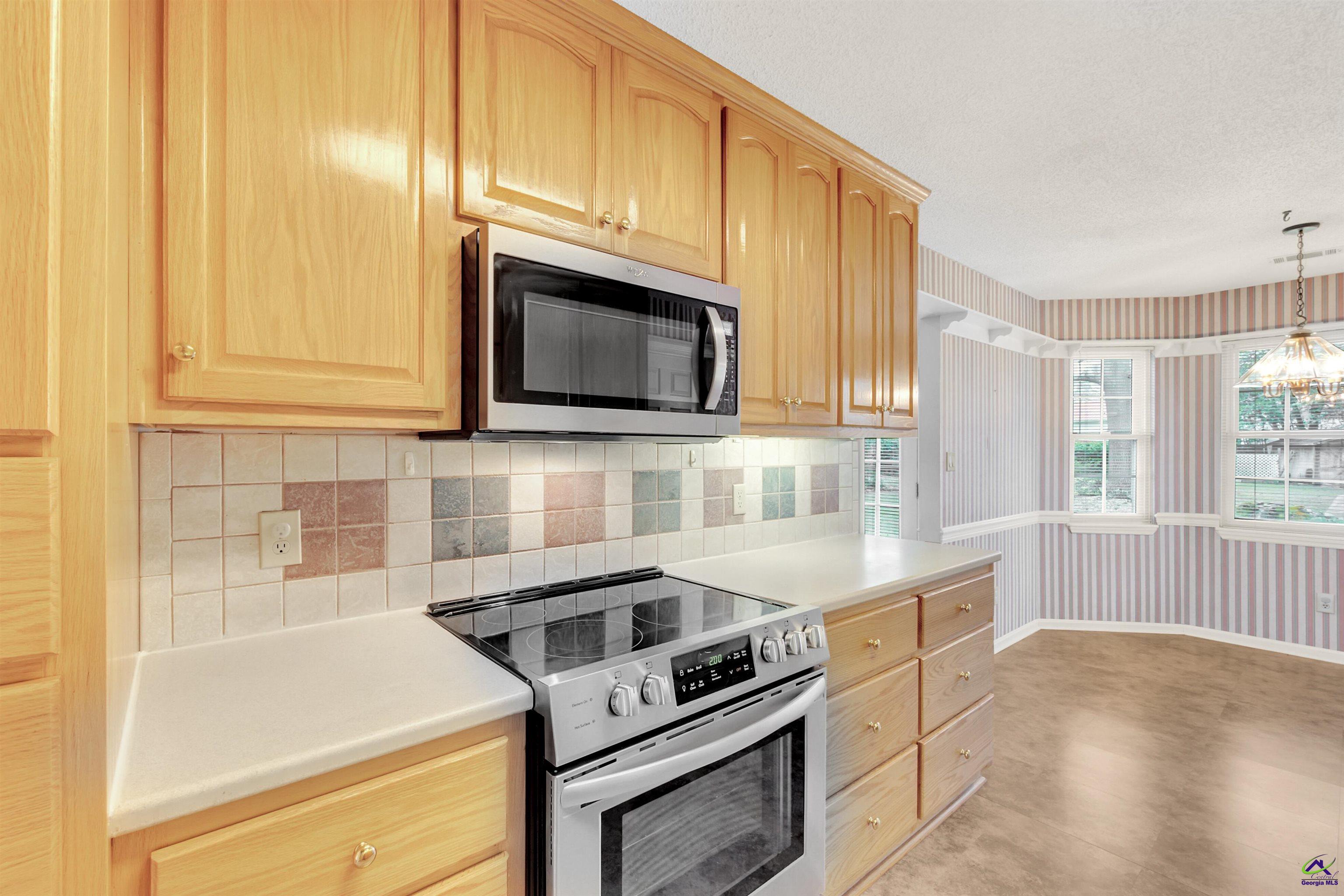 216 Crestwood Circle