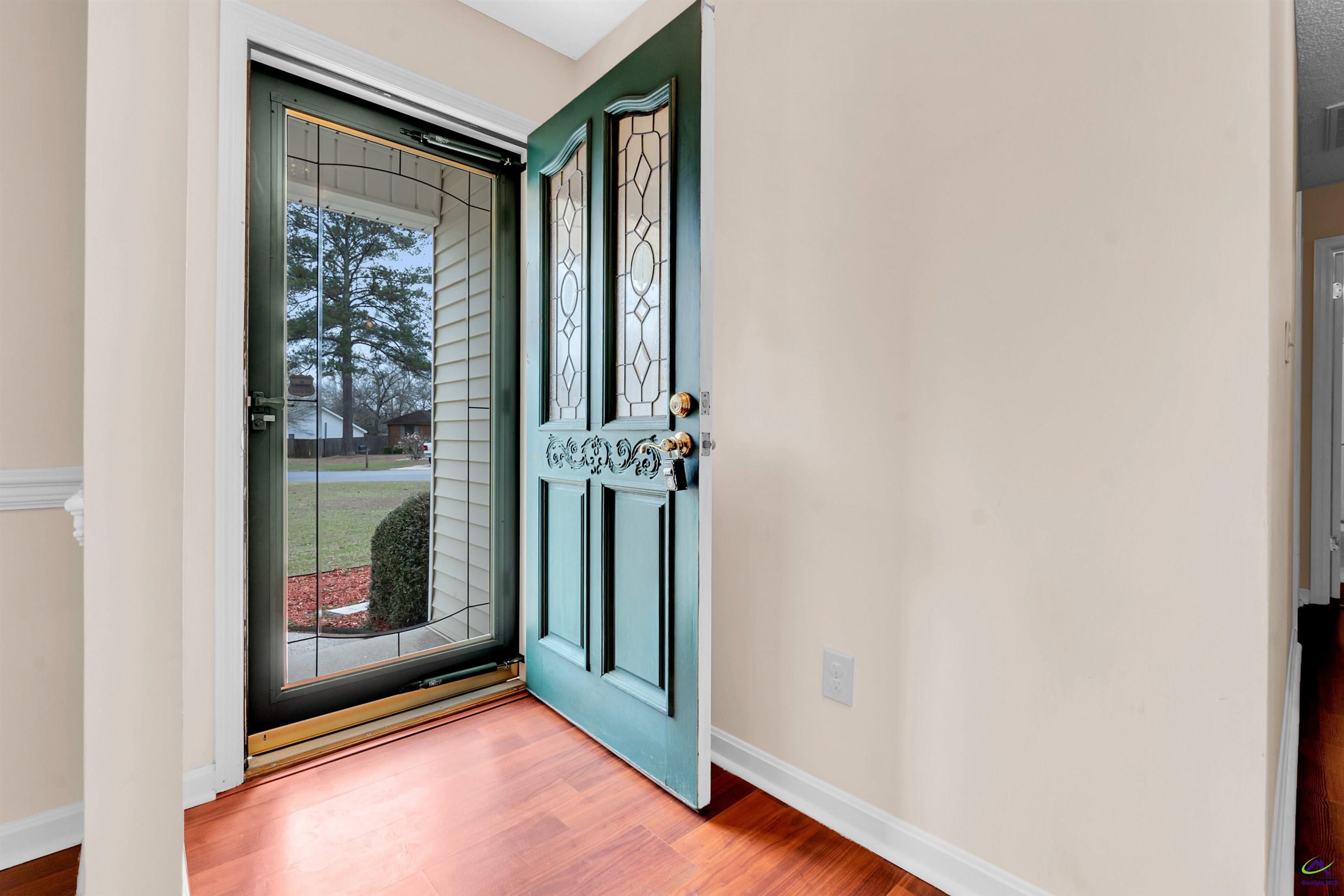 216 Crestwood Circle