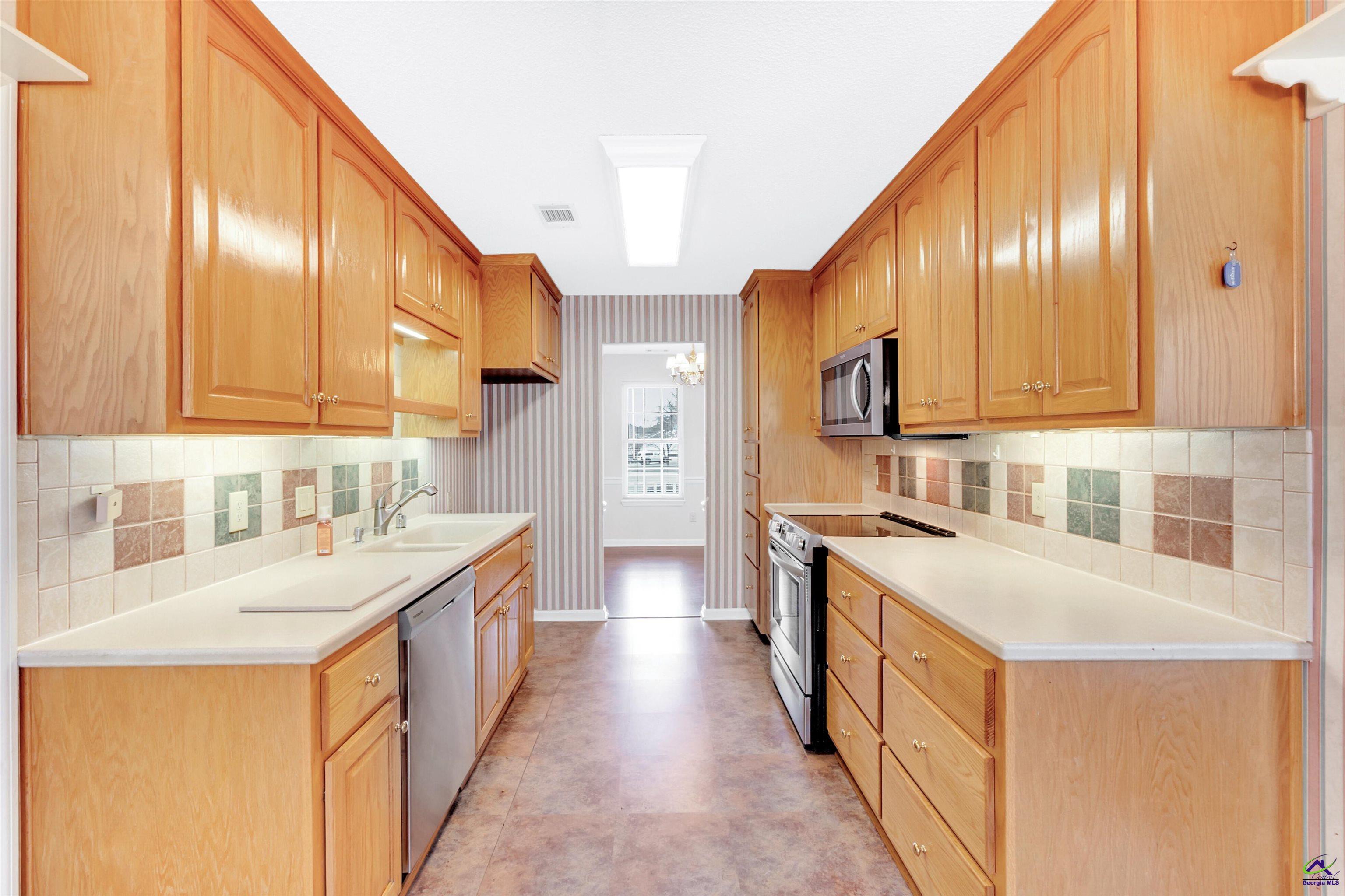 216 Crestwood Circle