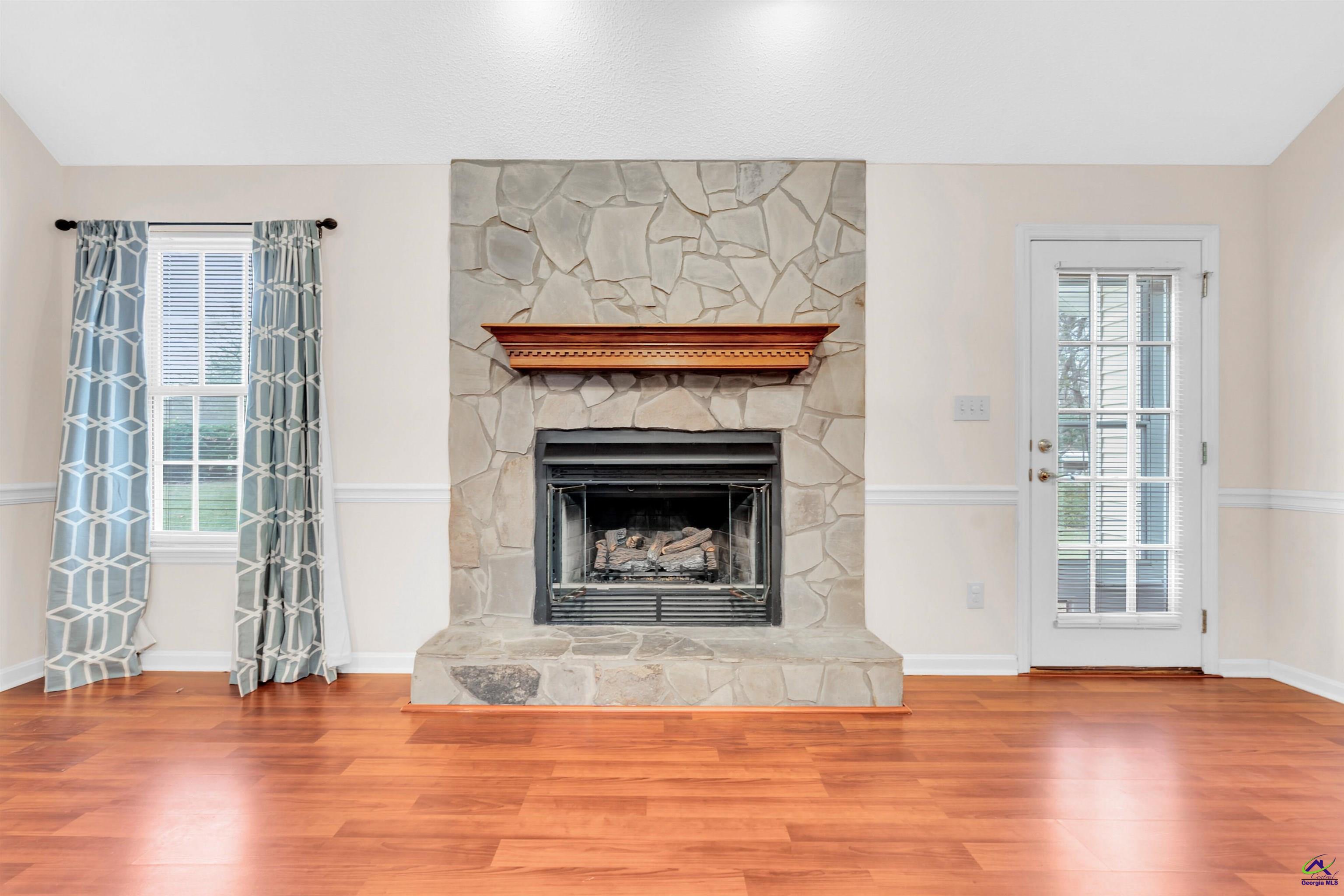 216 Crestwood Circle