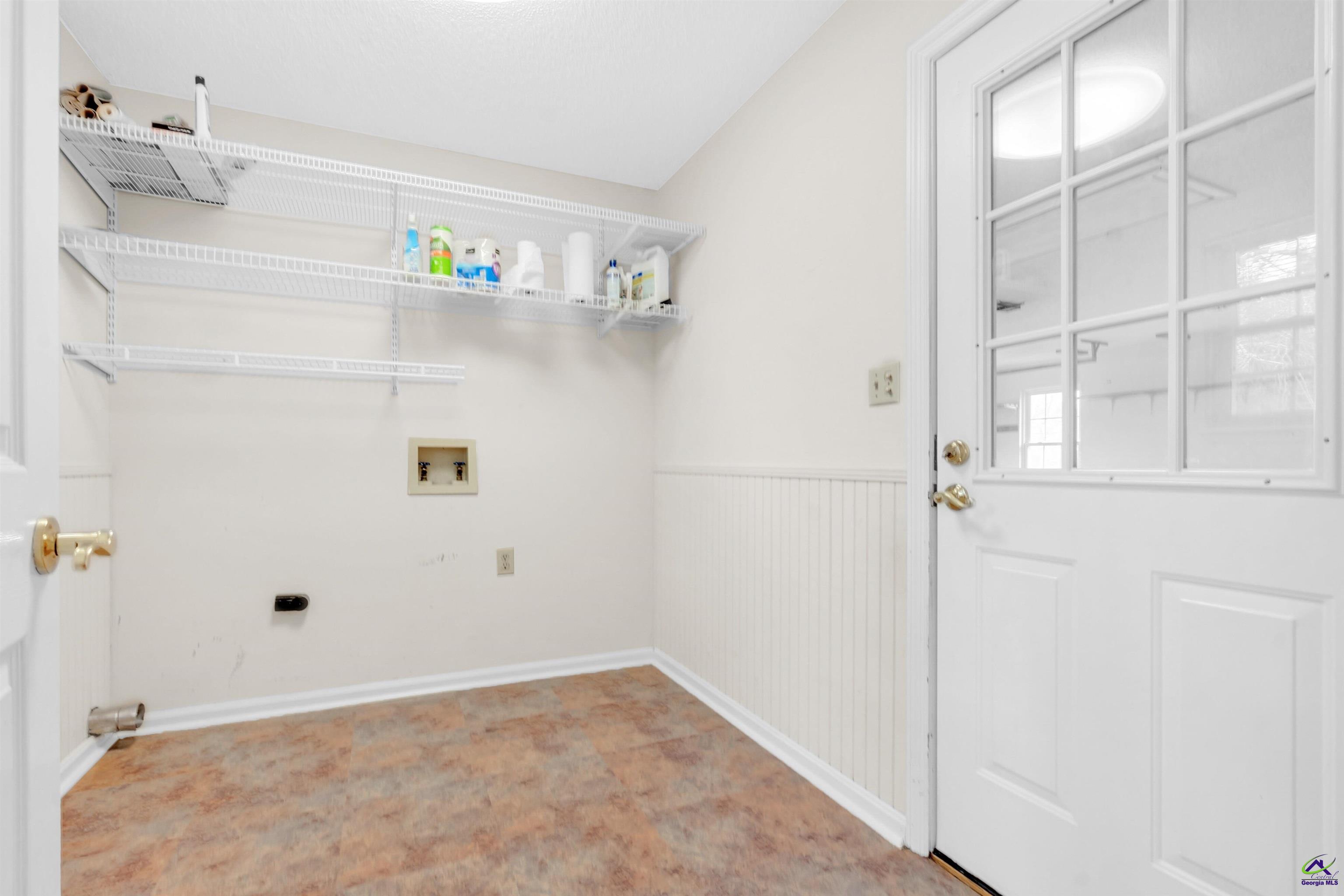 216 Crestwood Circle