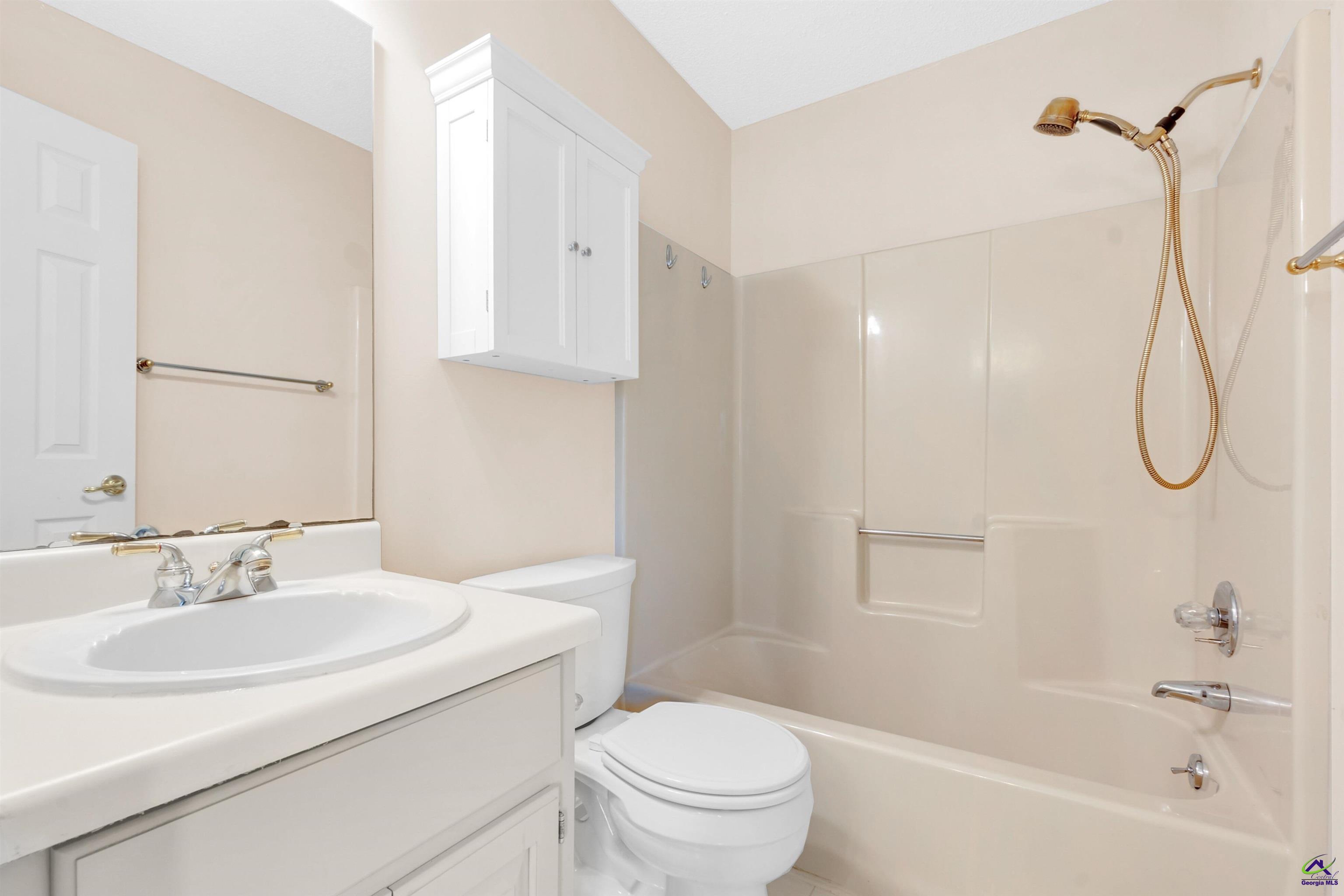 216 Crestwood Circle