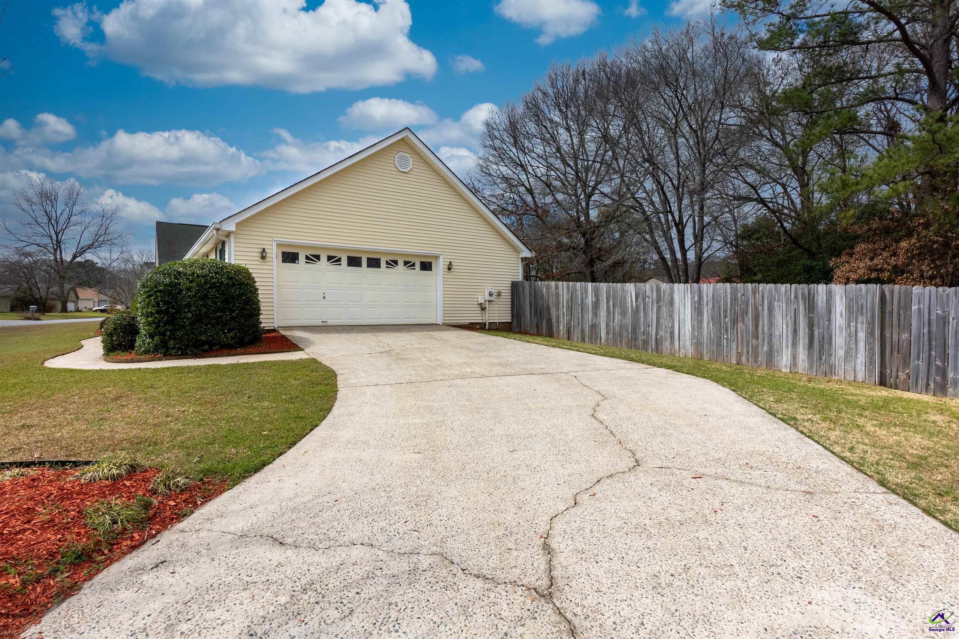 216 Crestwood Circle