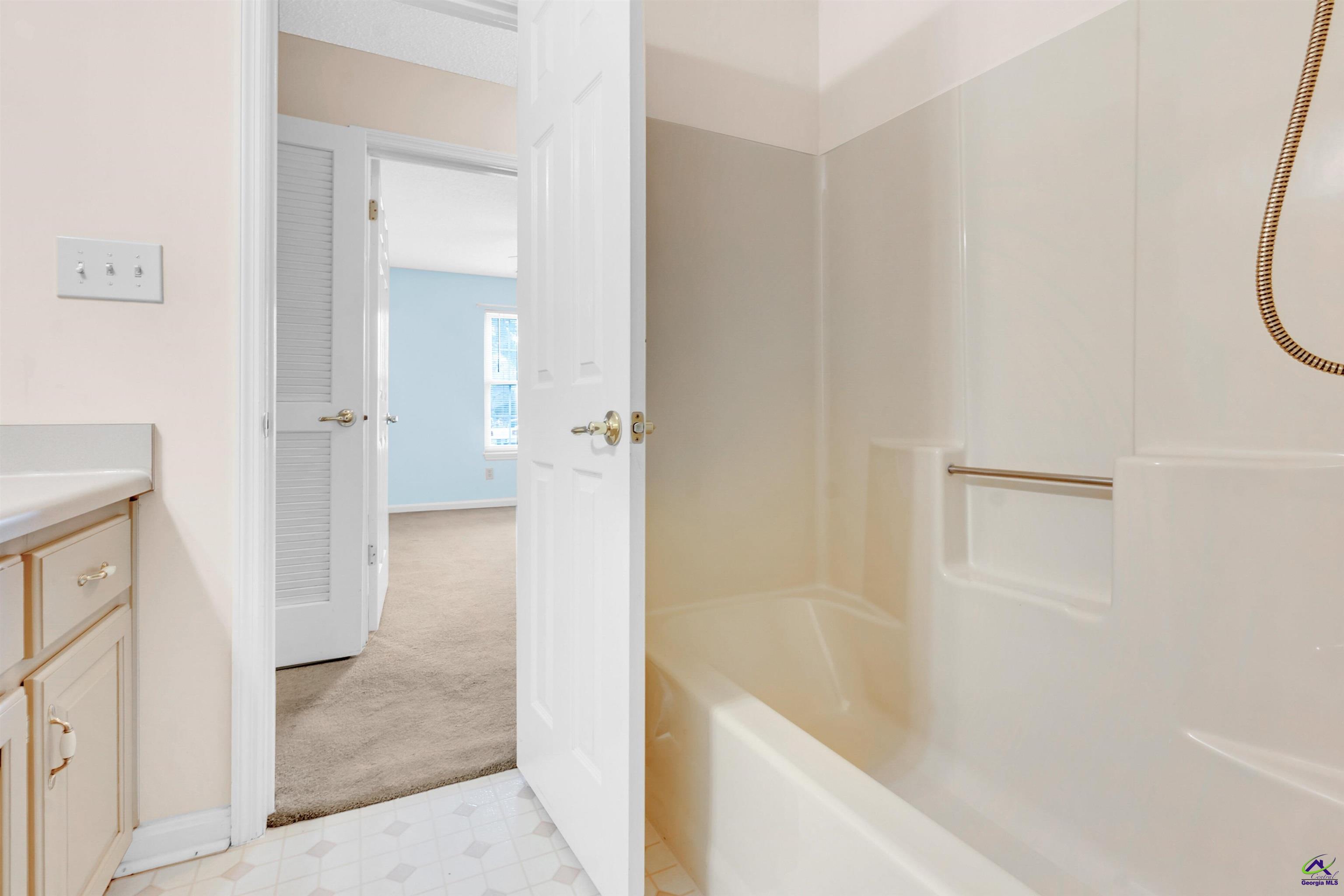 216 Crestwood Circle