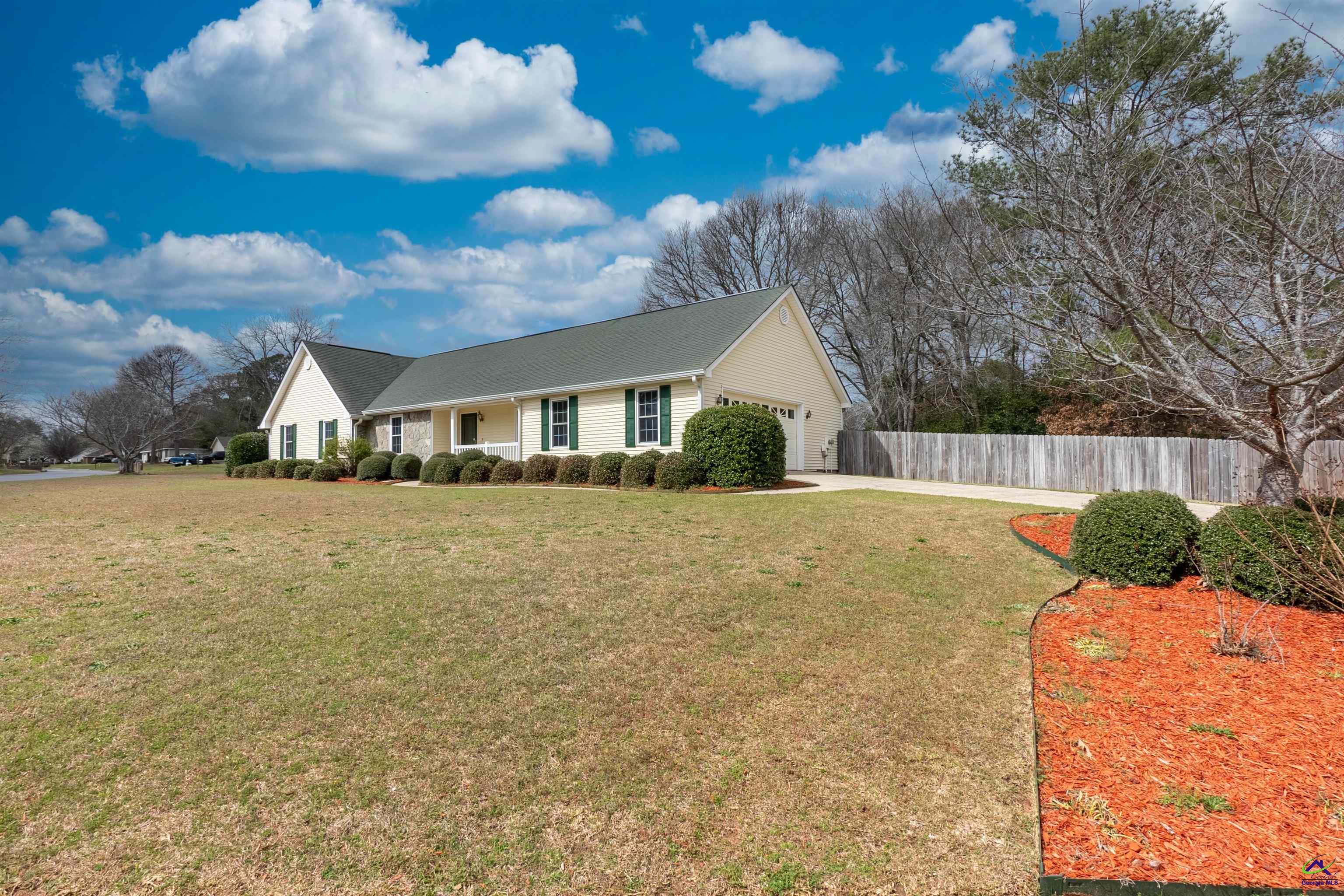 216 Crestwood Circle