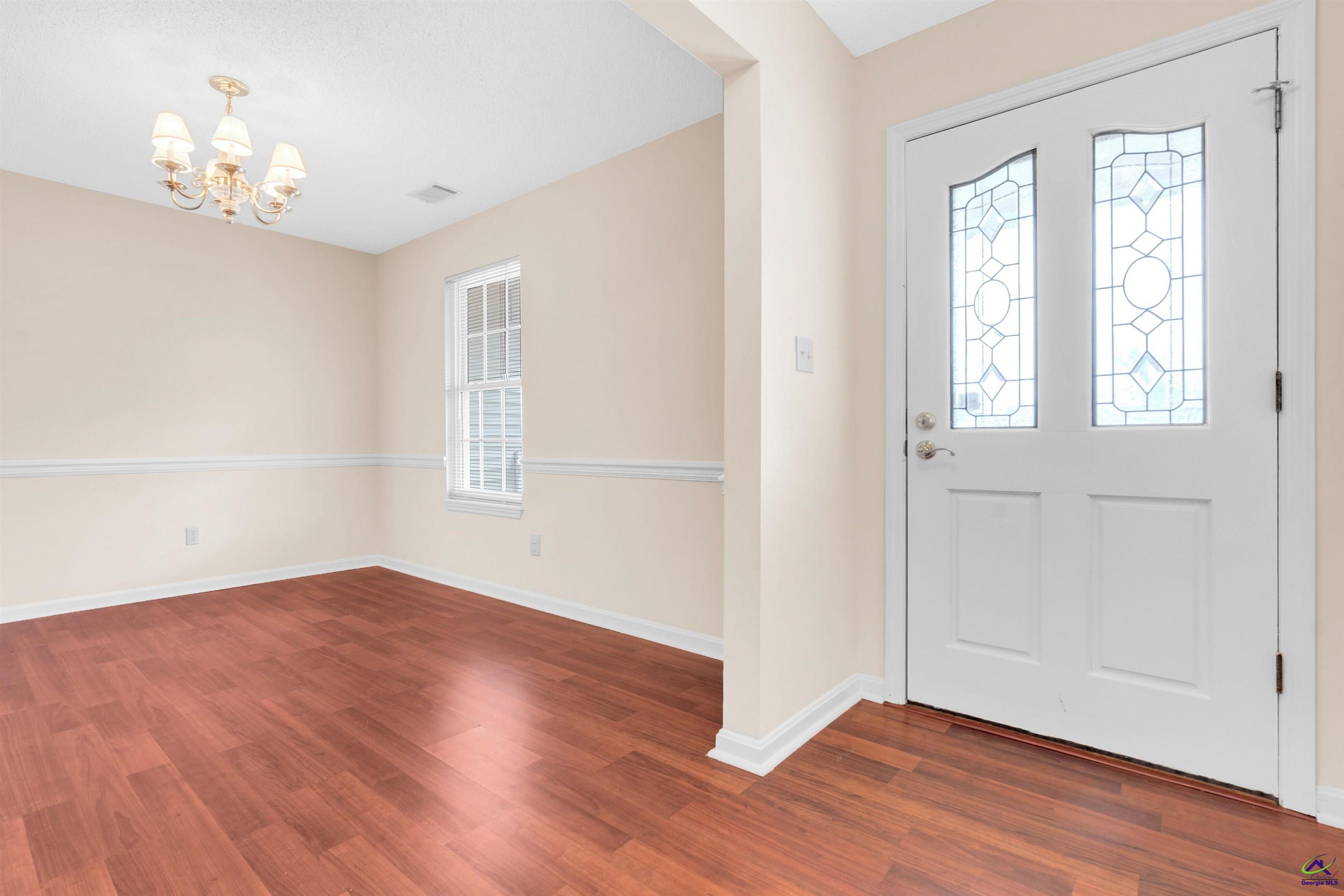 216 Crestwood Circle