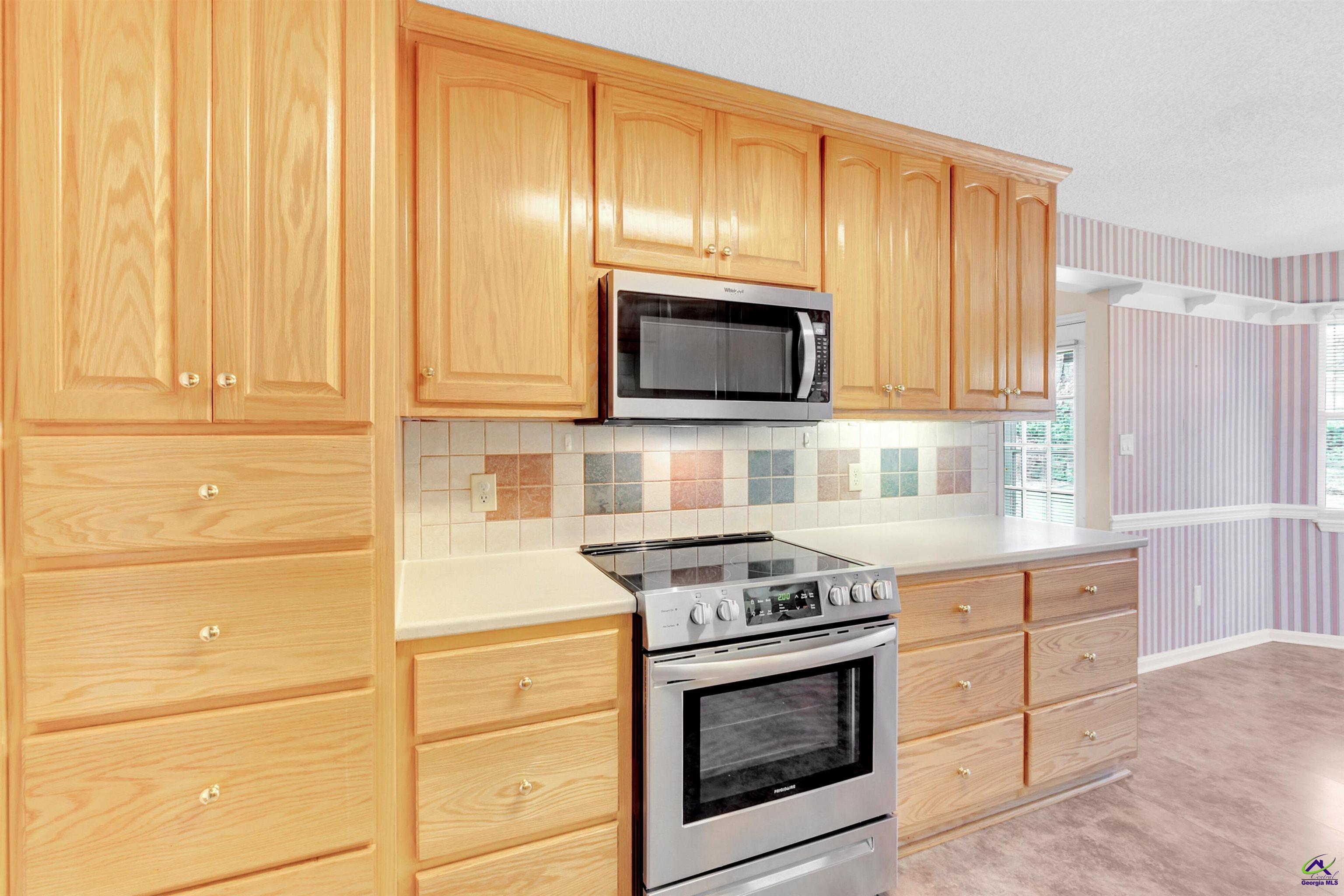 216 Crestwood Circle