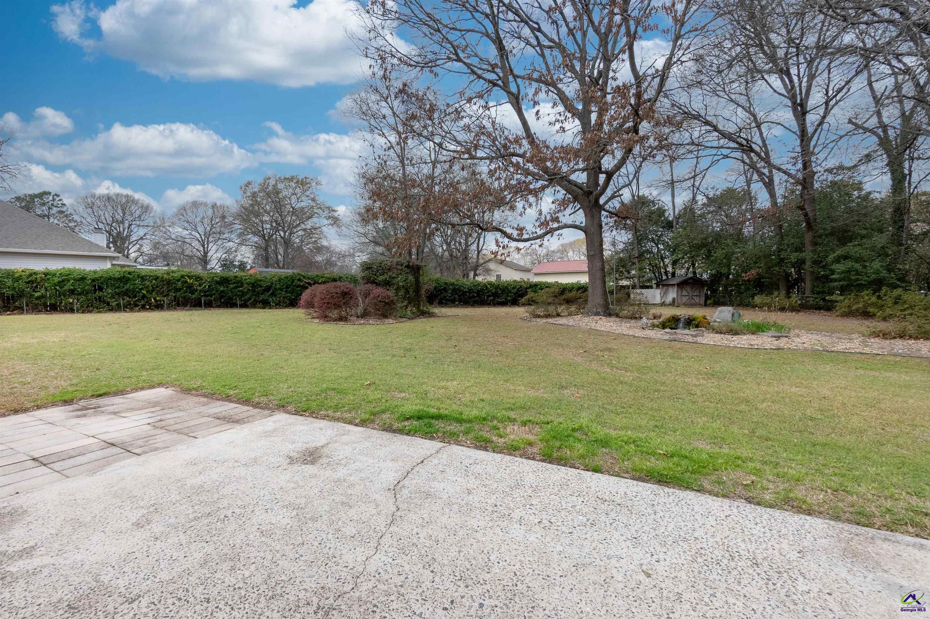 216 Crestwood Circle