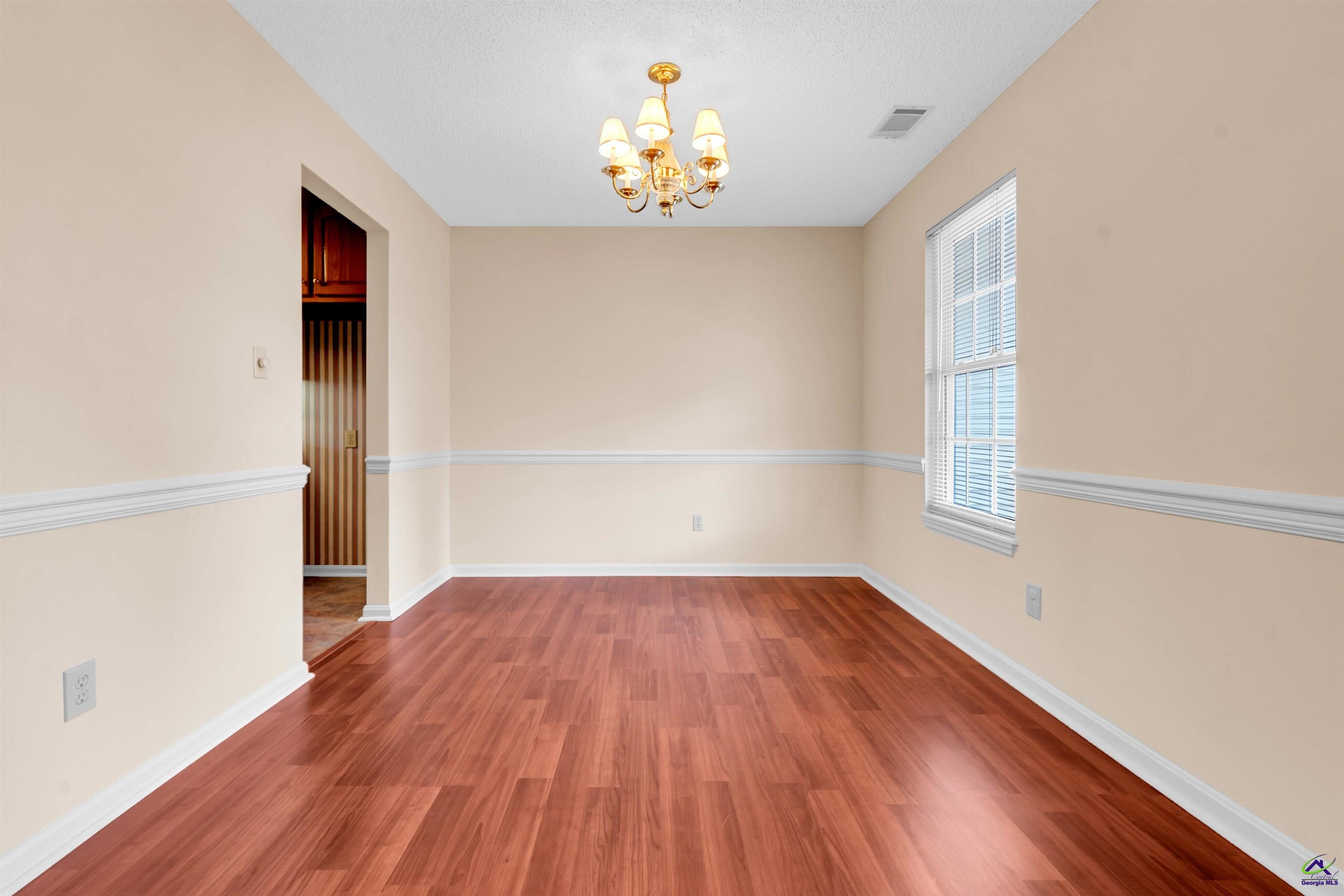 216 Crestwood Circle