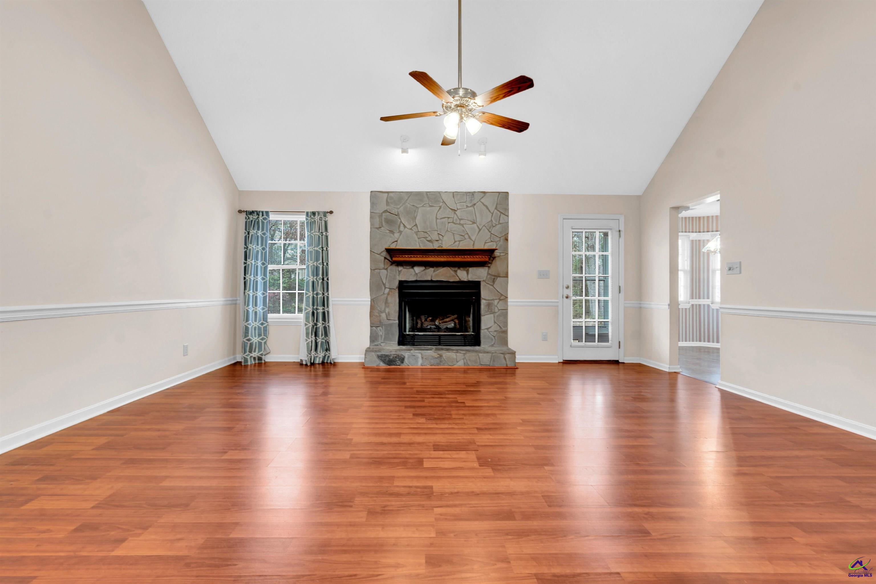 216 Crestwood Circle