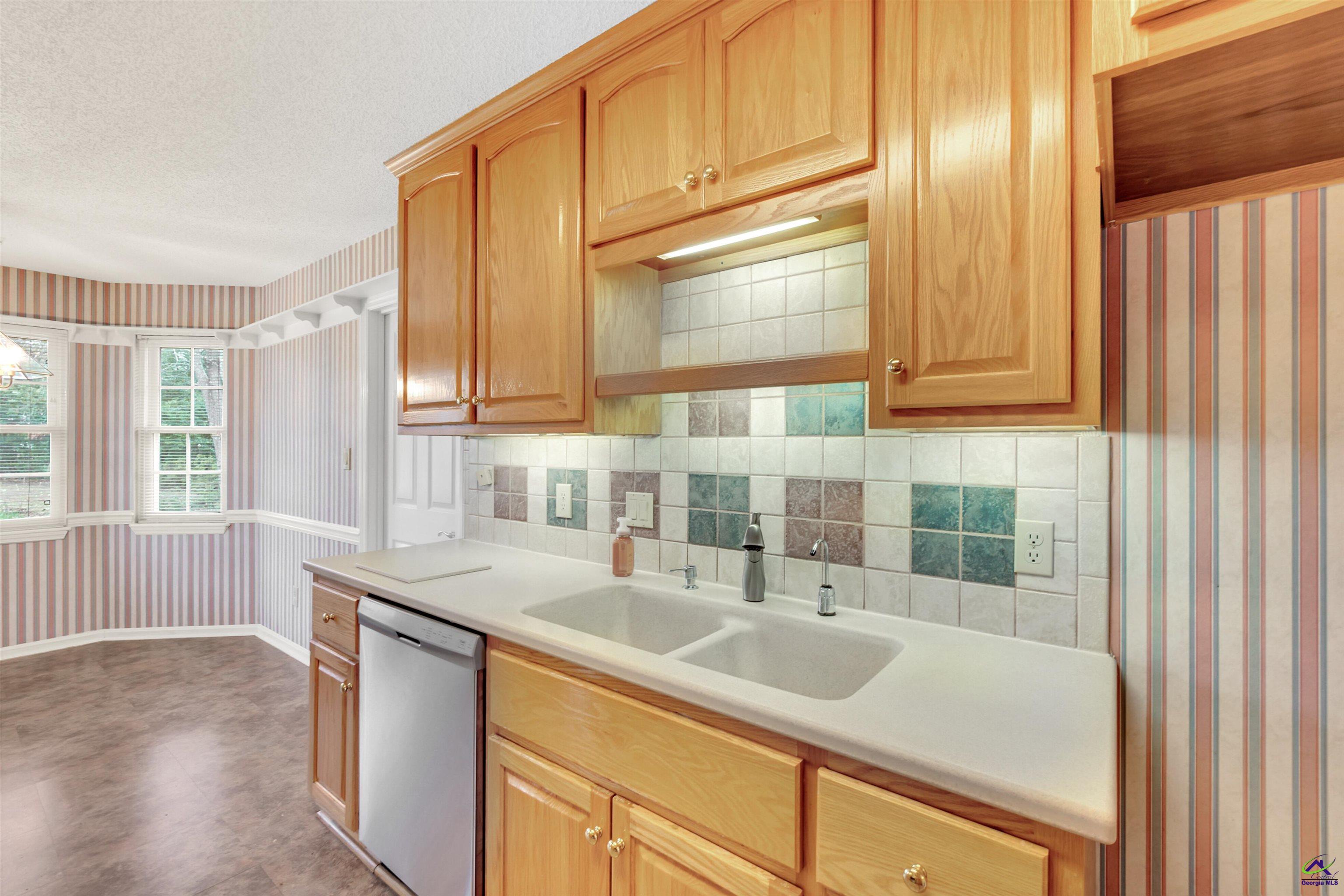 216 Crestwood Circle