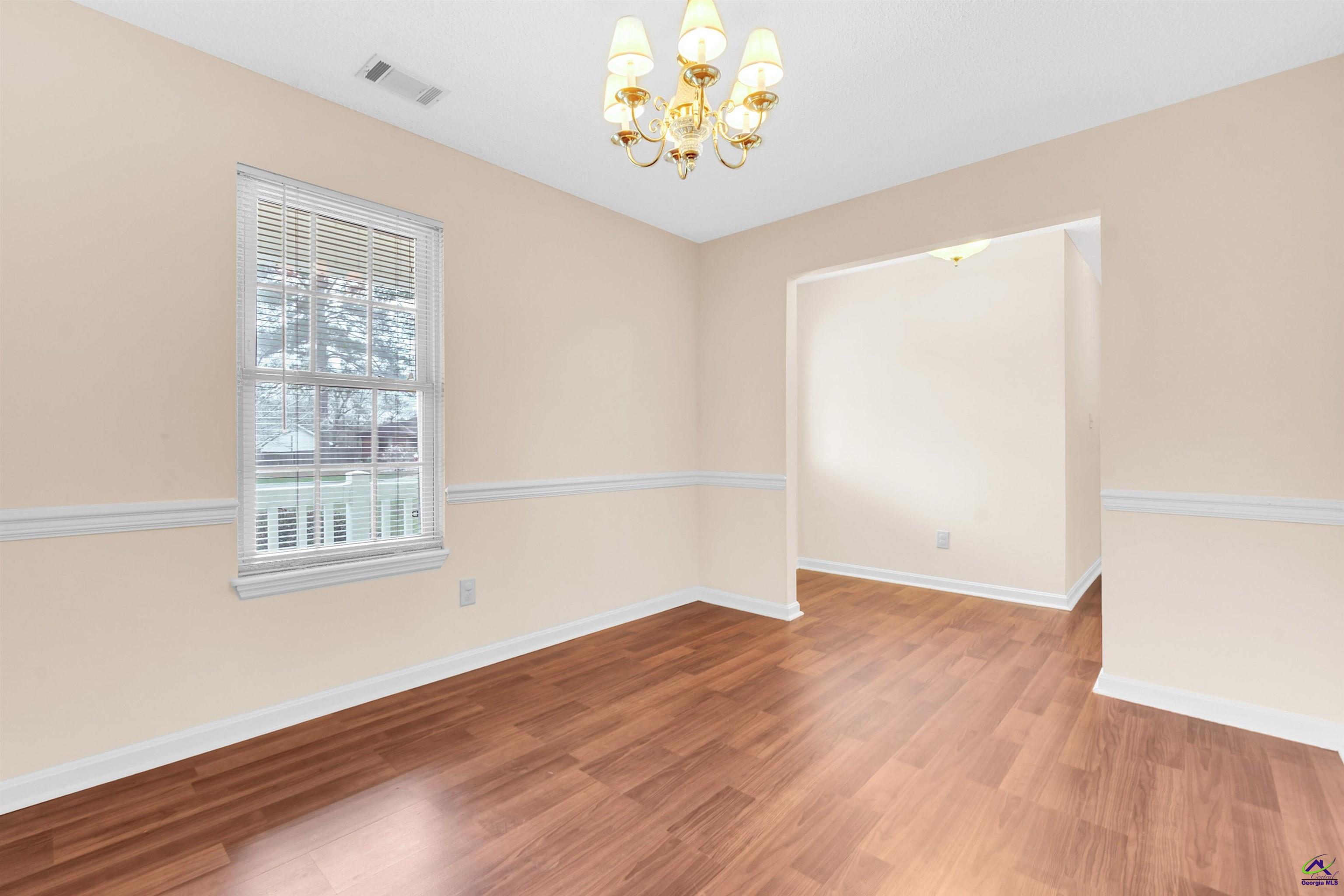 216 Crestwood Circle