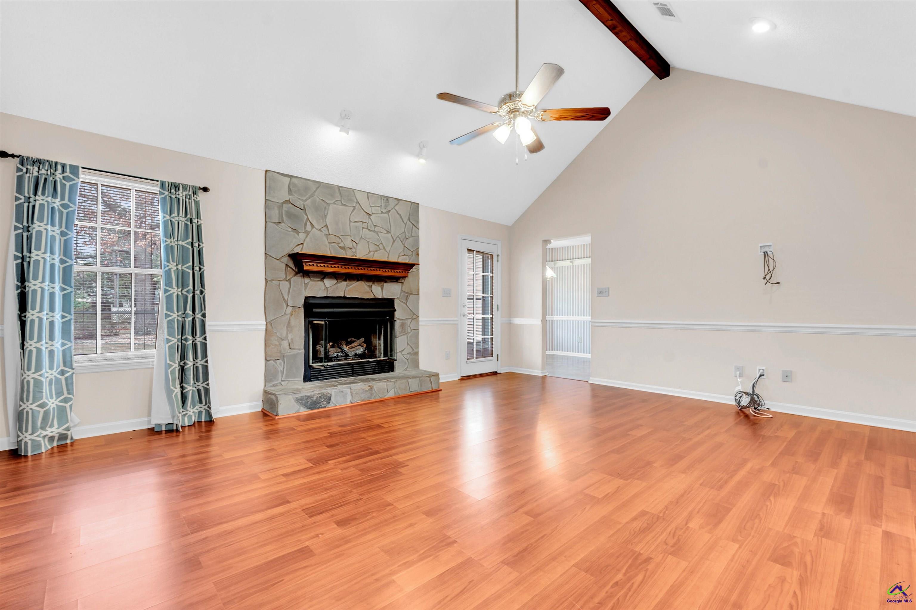 216 Crestwood Circle