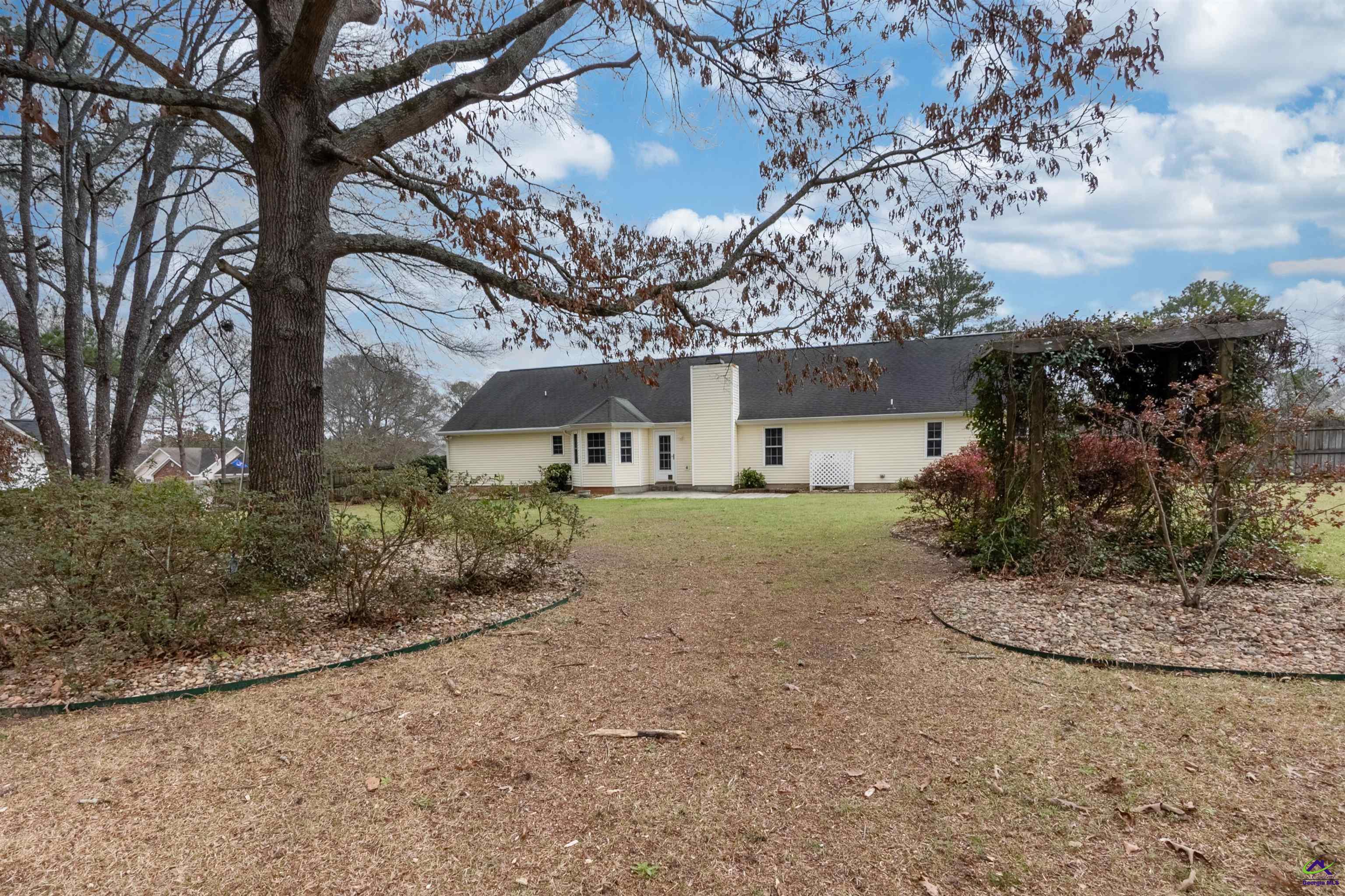 216 Crestwood Circle