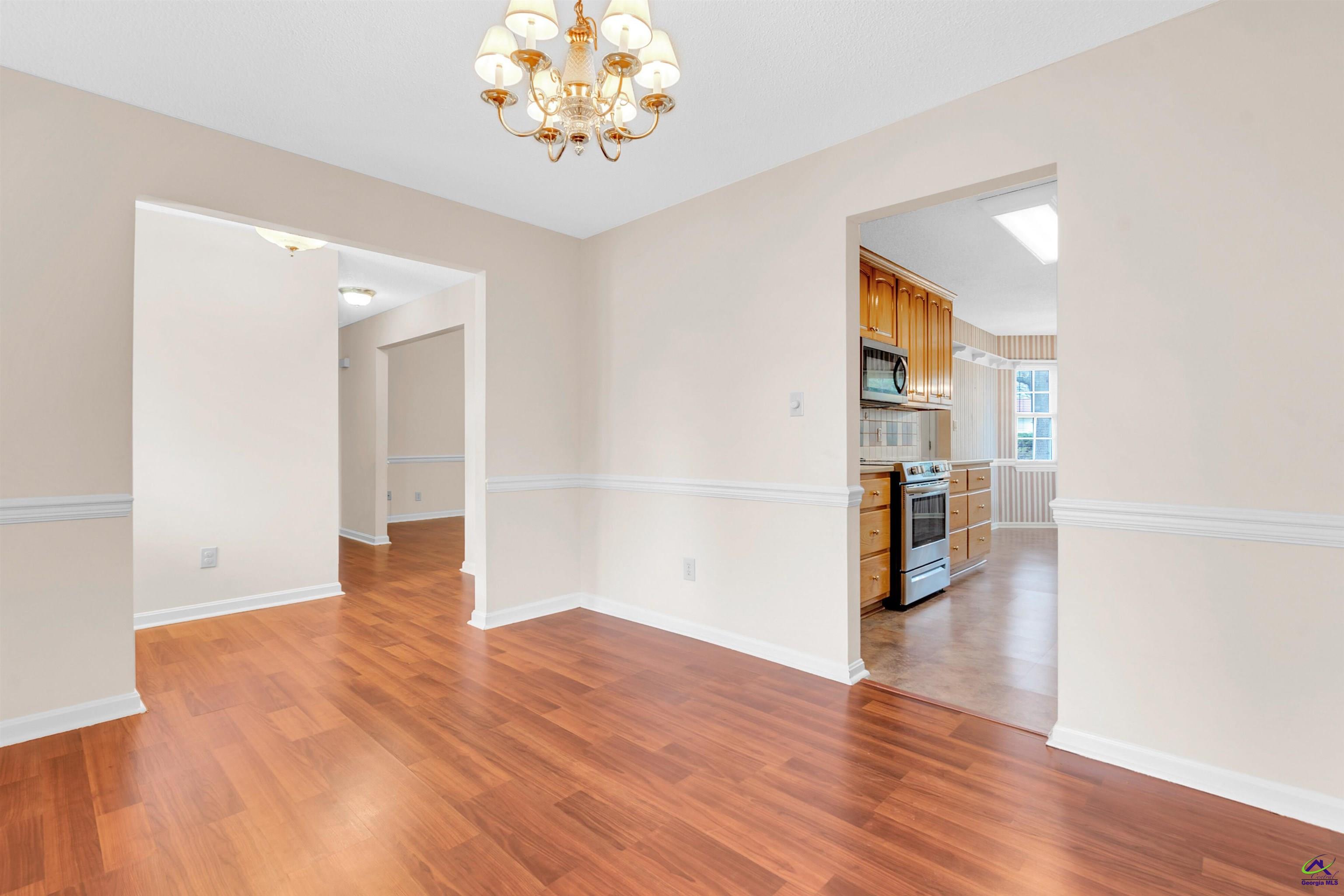 216 Crestwood Circle