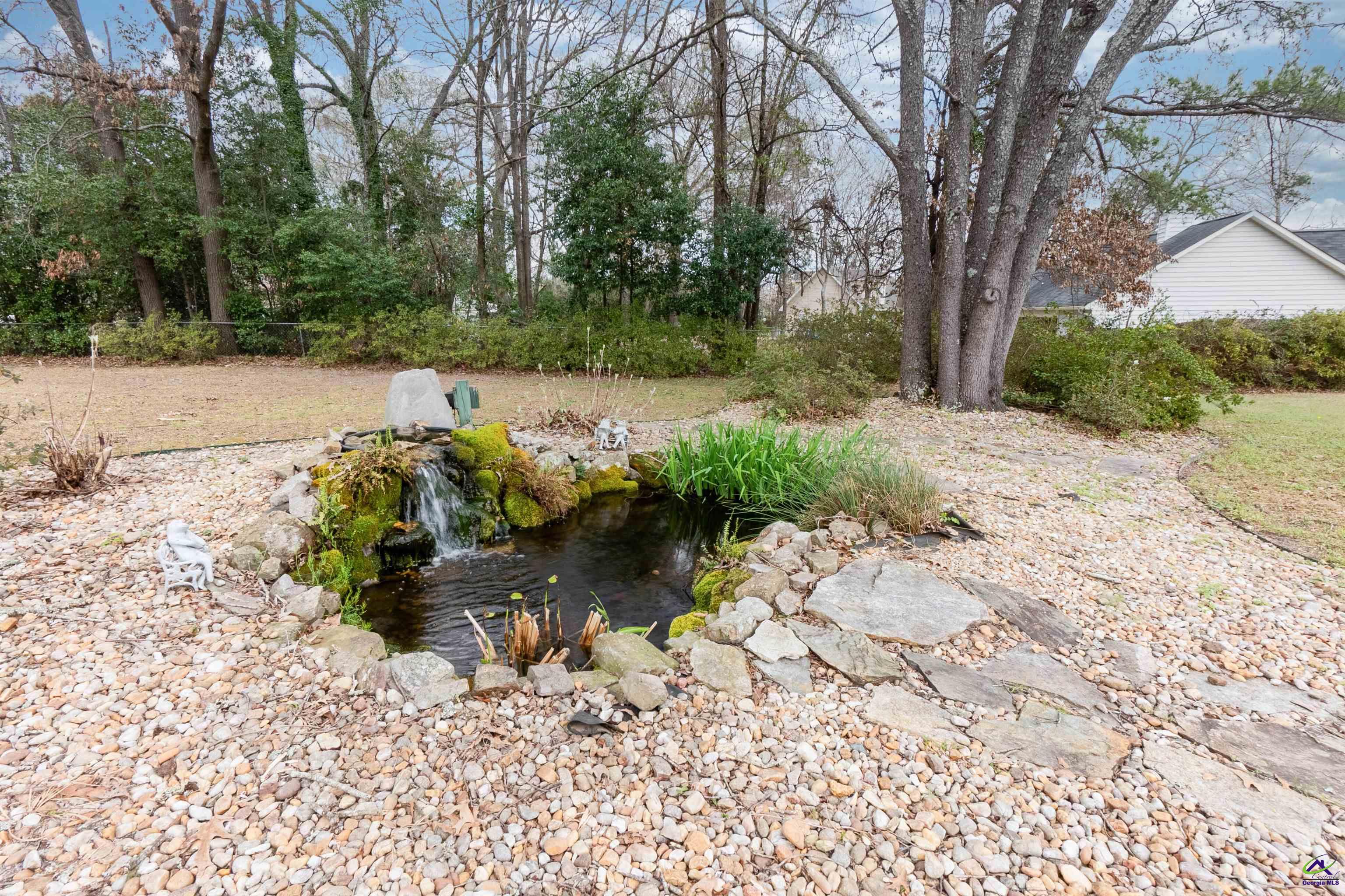 216 Crestwood Circle