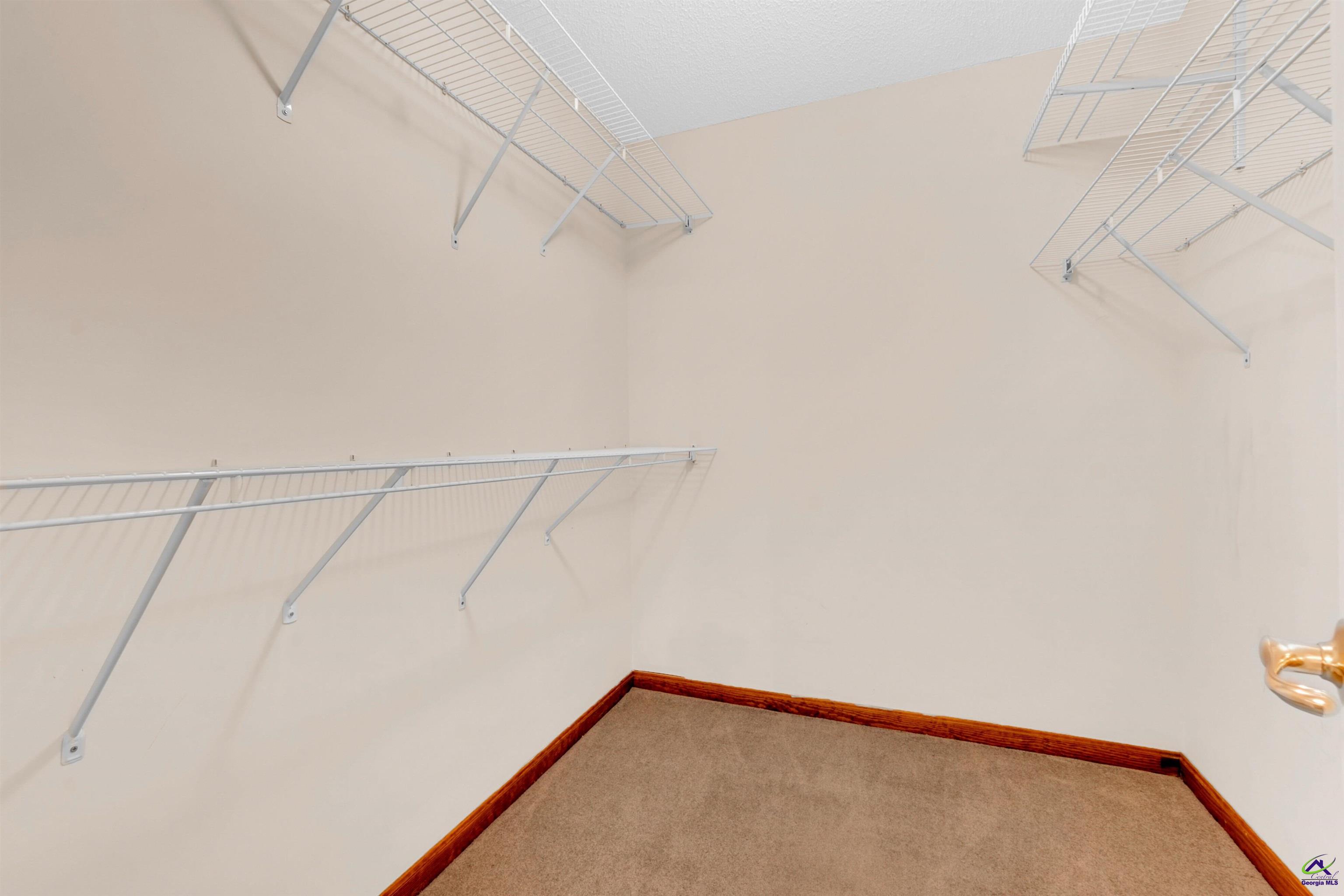 216 Crestwood Circle