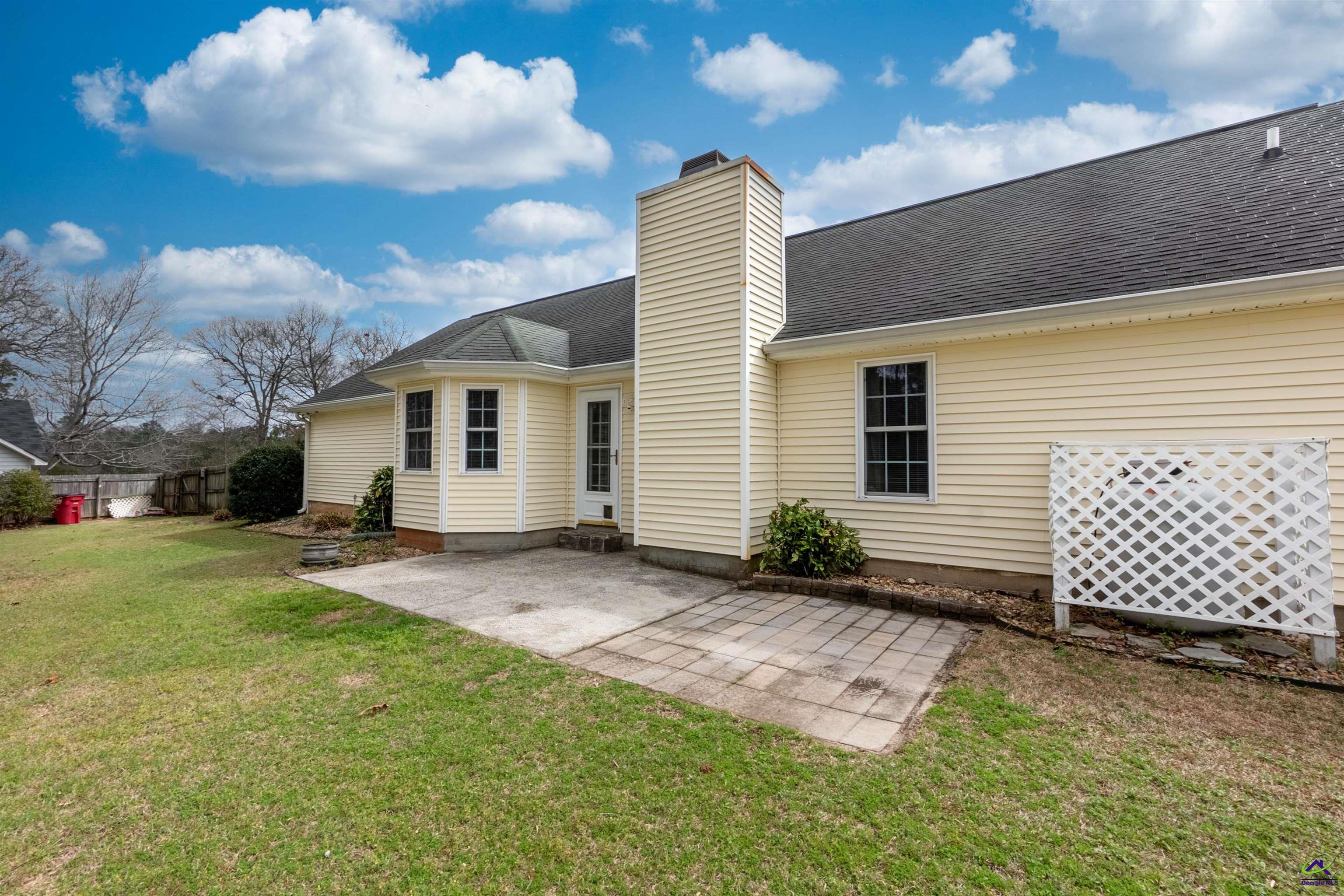 216 Crestwood Circle