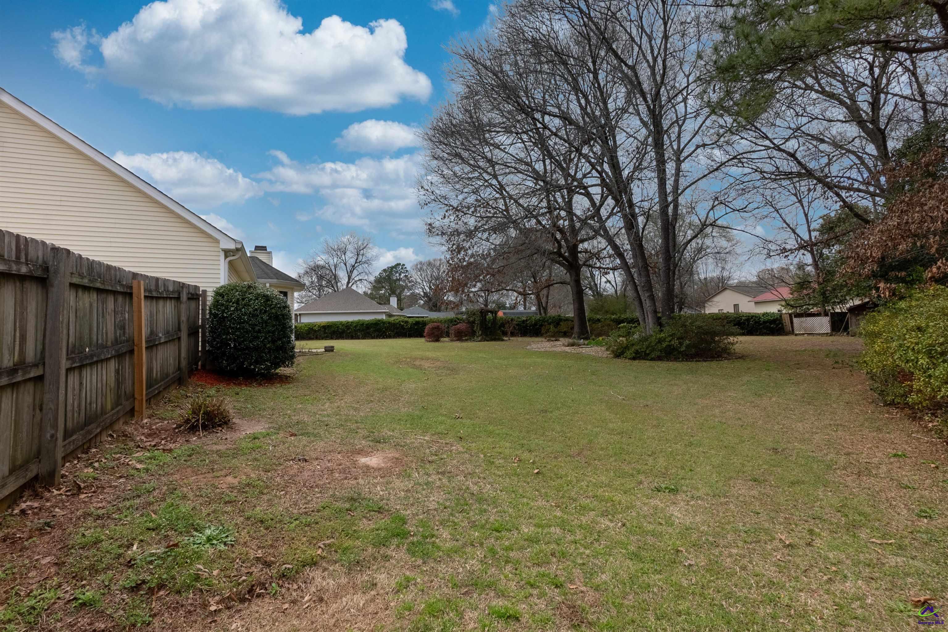 216 Crestwood Circle