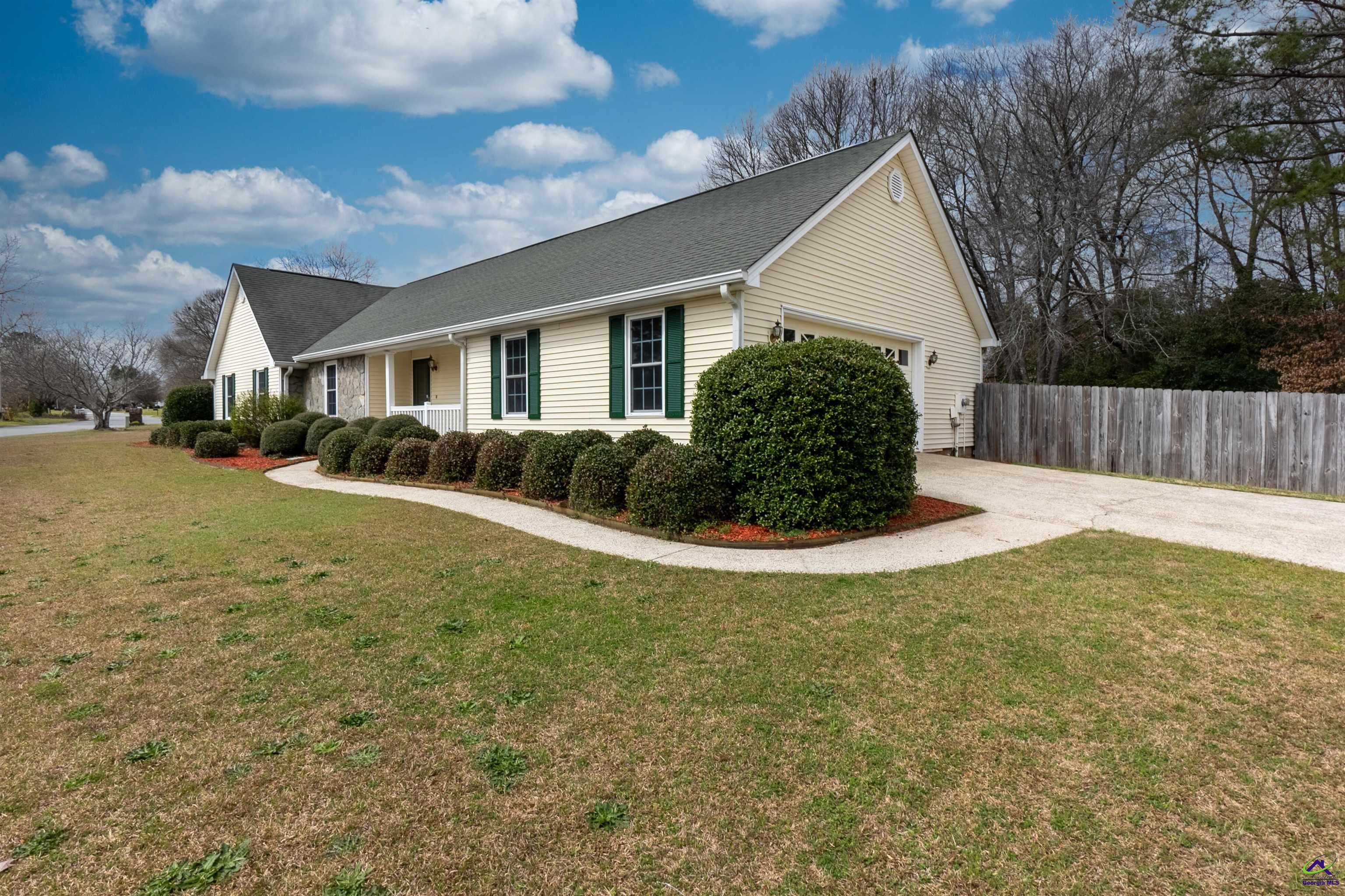 216 Crestwood Circle