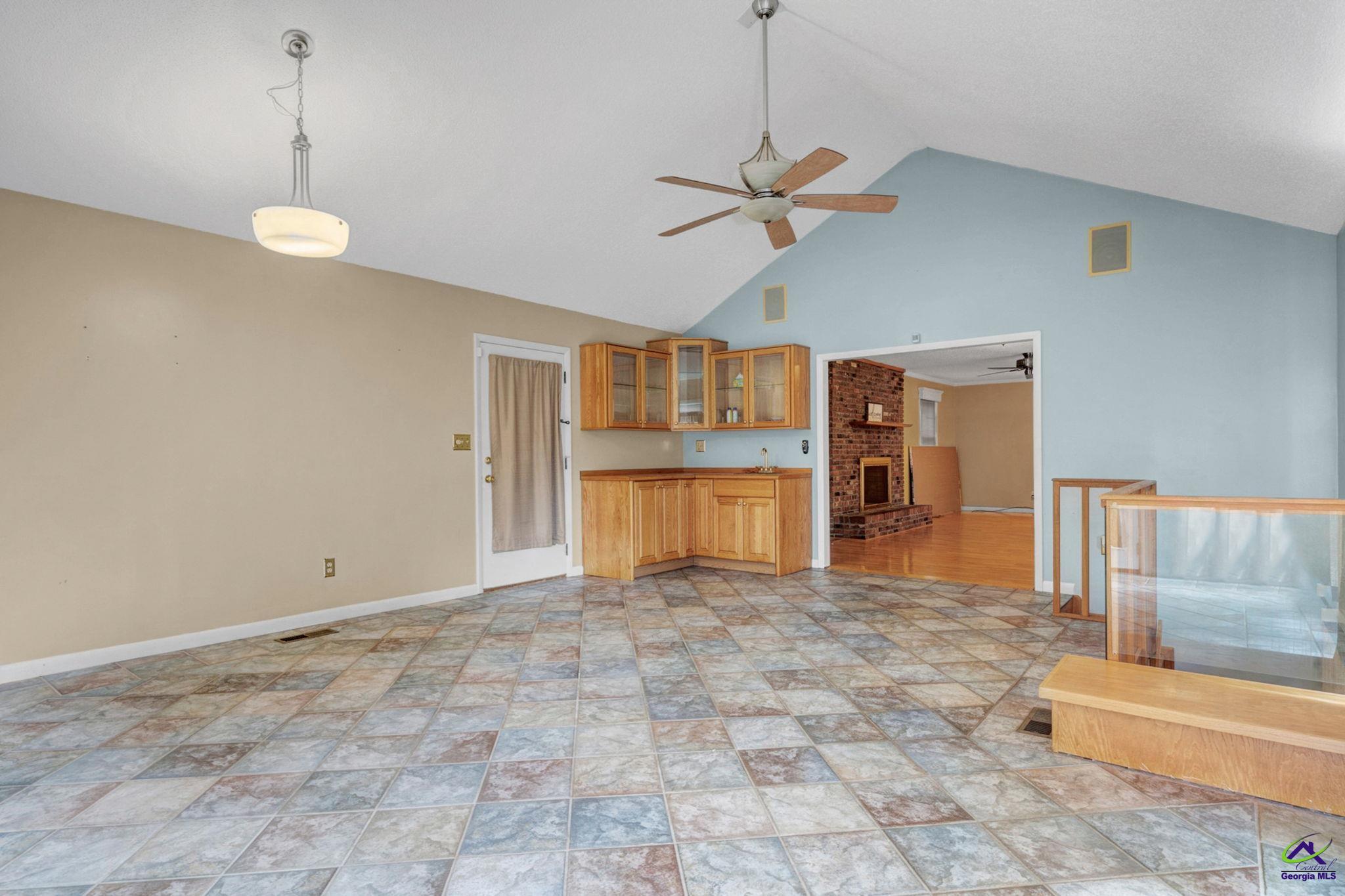 304 Tanglewood Court