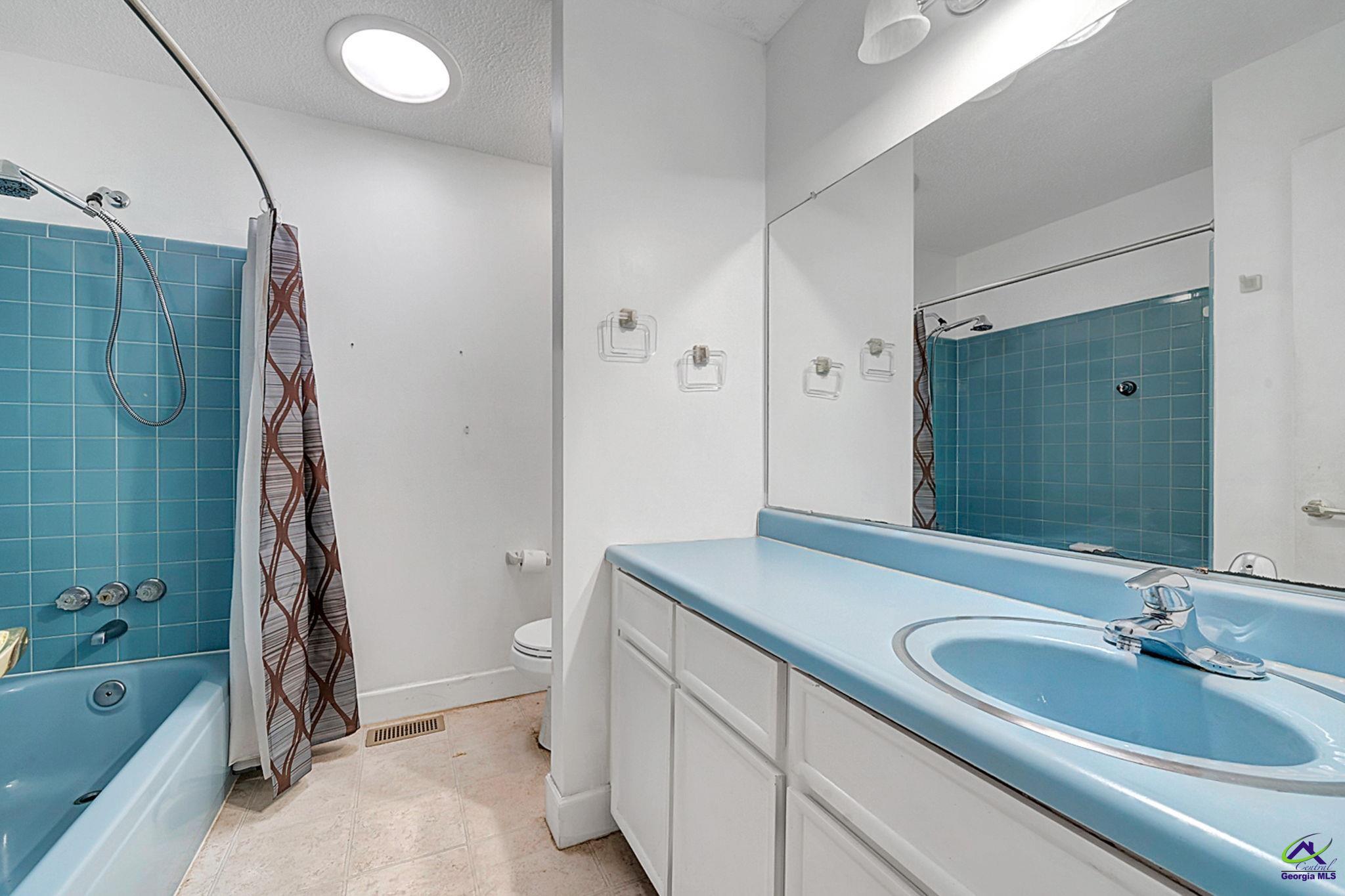 304 Tanglewood Court