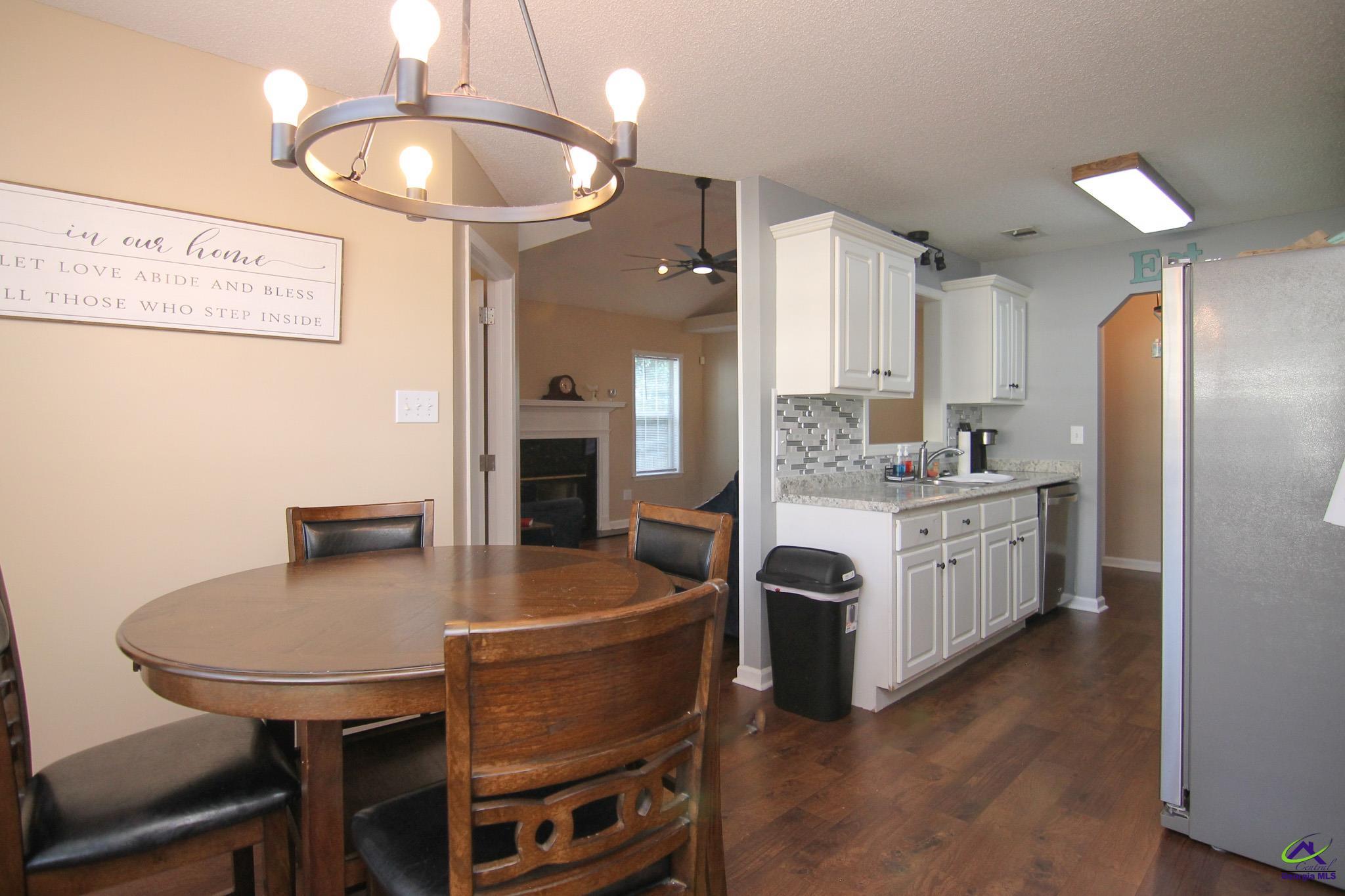 410 Wrasling Way