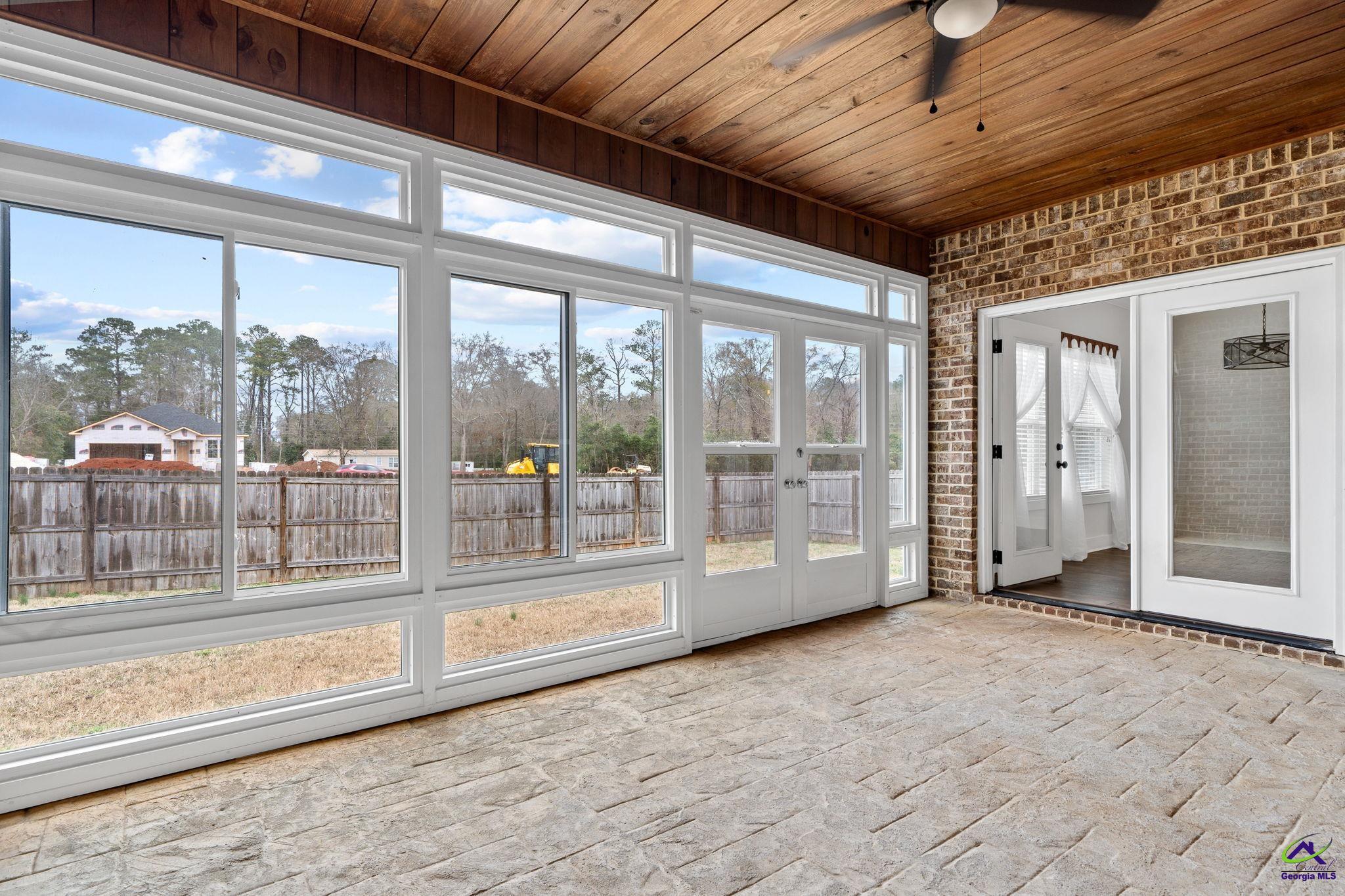 211 Hunts Landing Drive