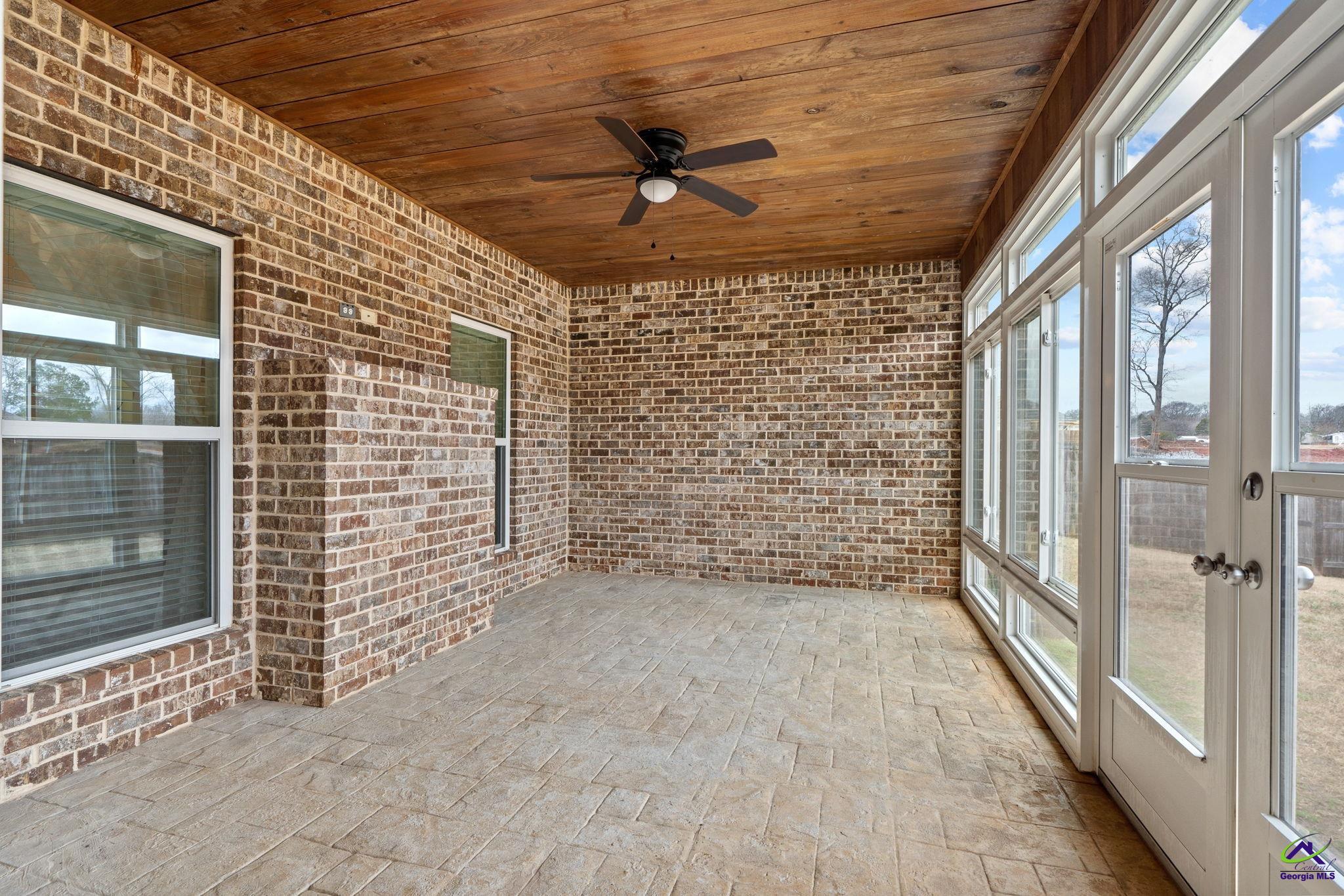 211 Hunts Landing Drive