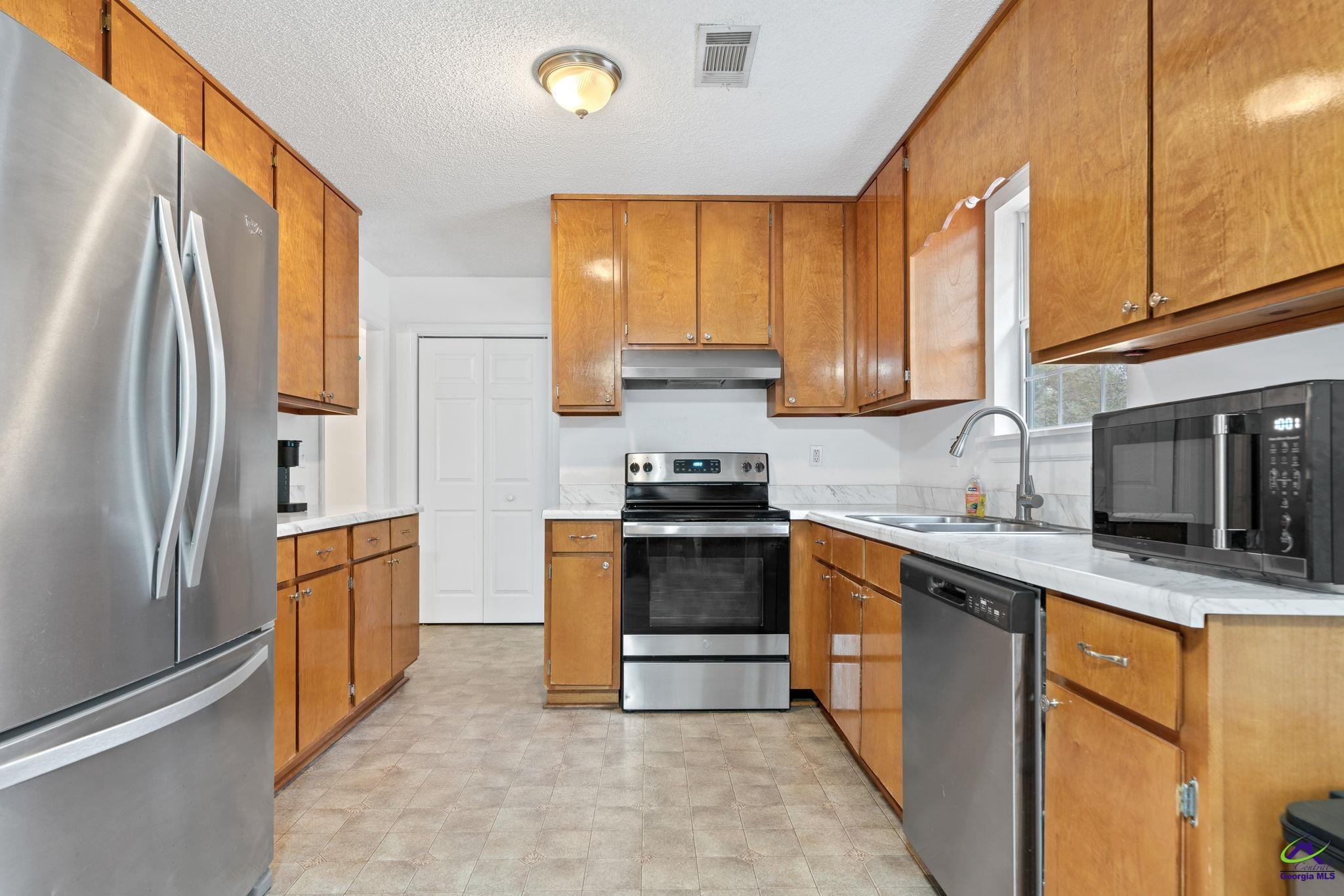 23 E Franklin Avenue