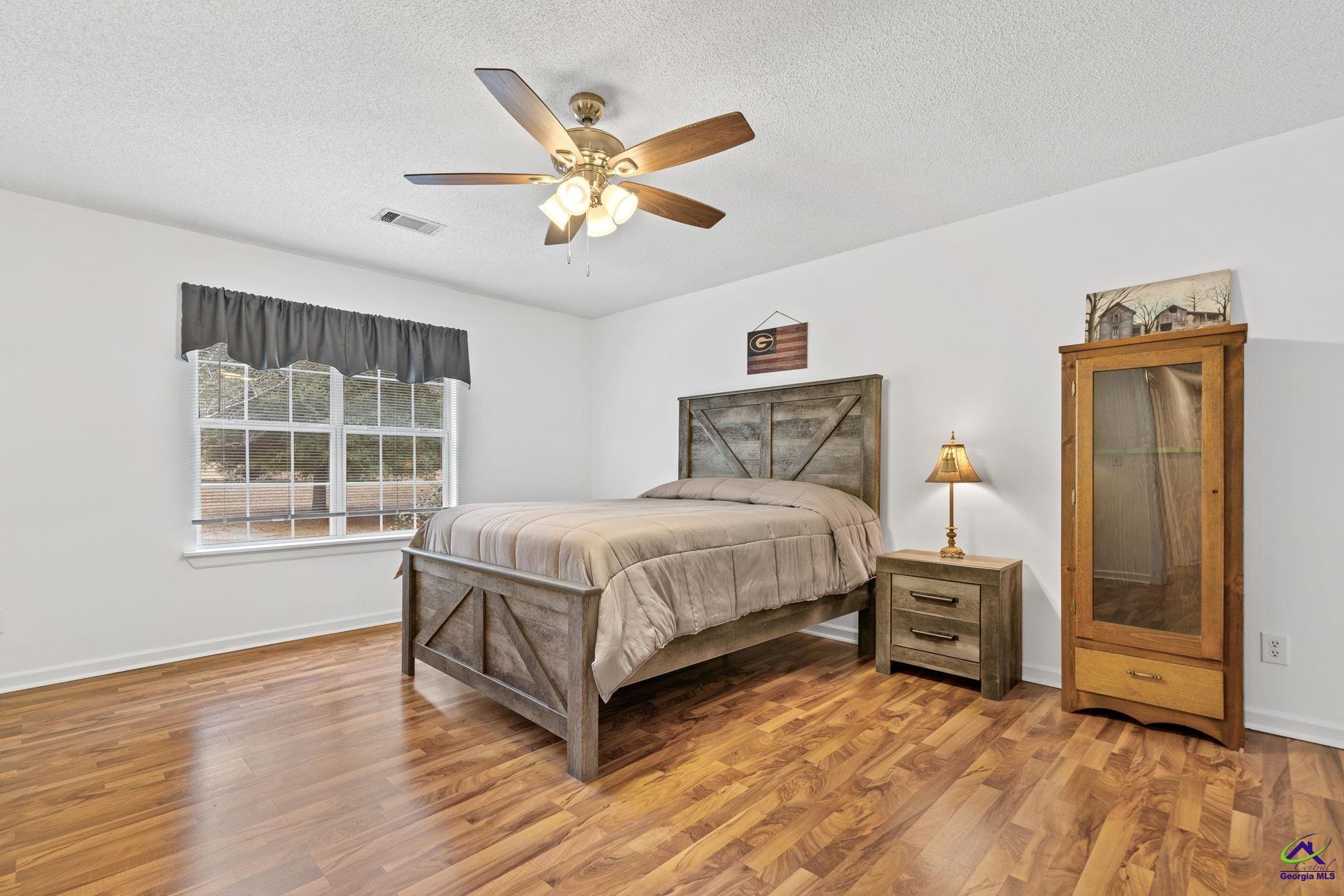 23 E Franklin Avenue