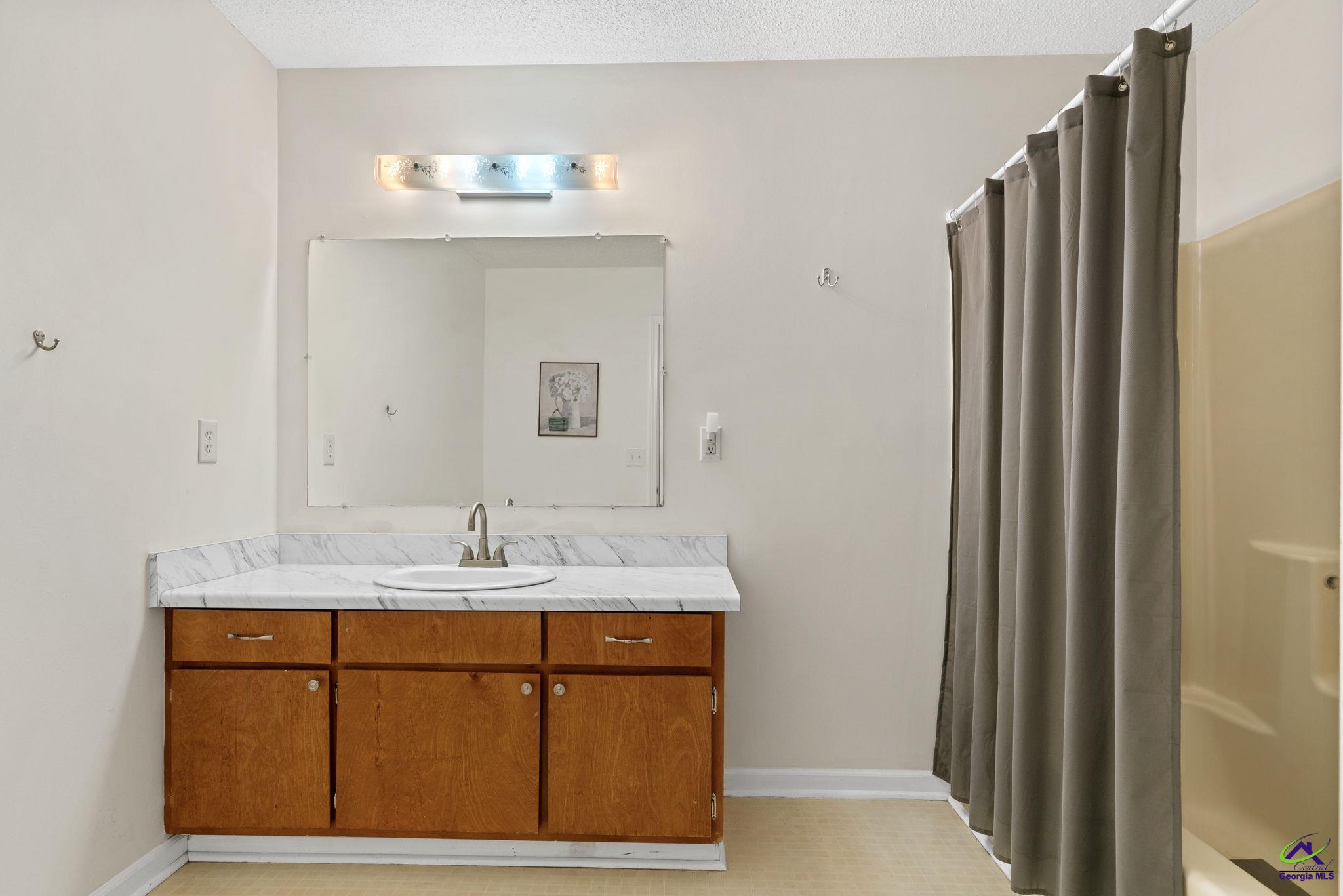 23 E Franklin Avenue