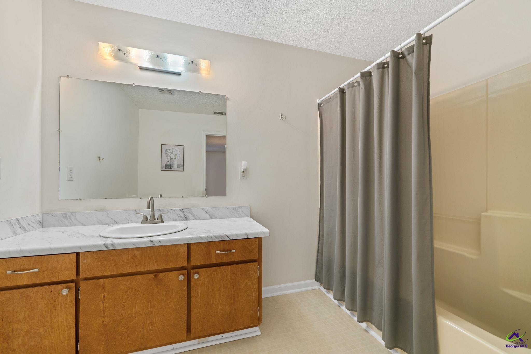 23 E Franklin Avenue