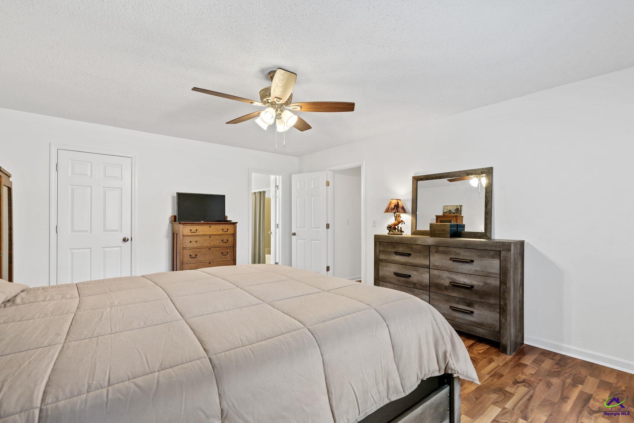 23 E Franklin Avenue