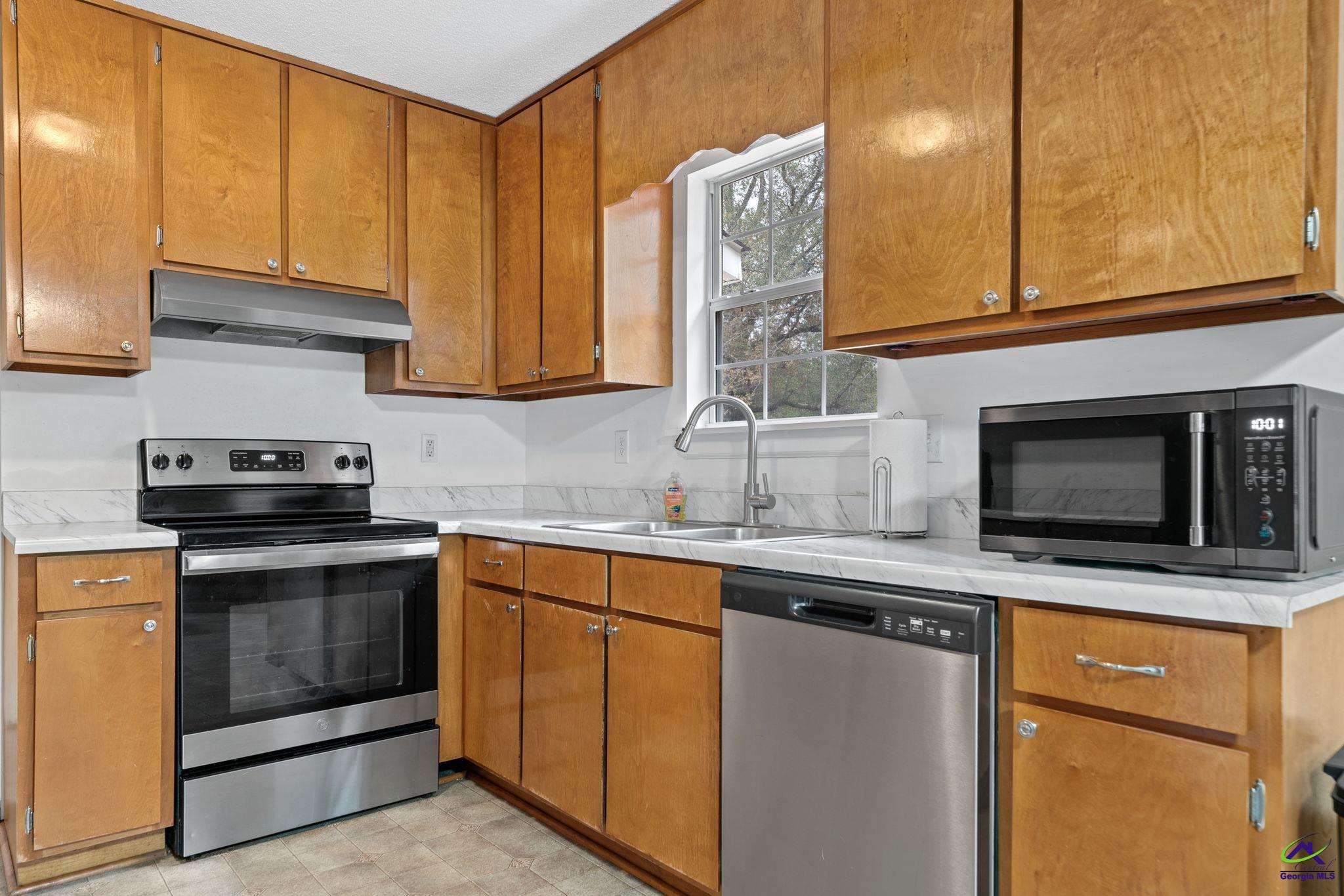 23 E Franklin Avenue