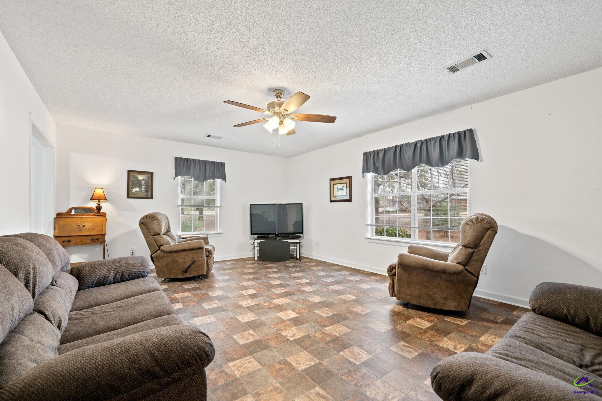 23 E Franklin Avenue
