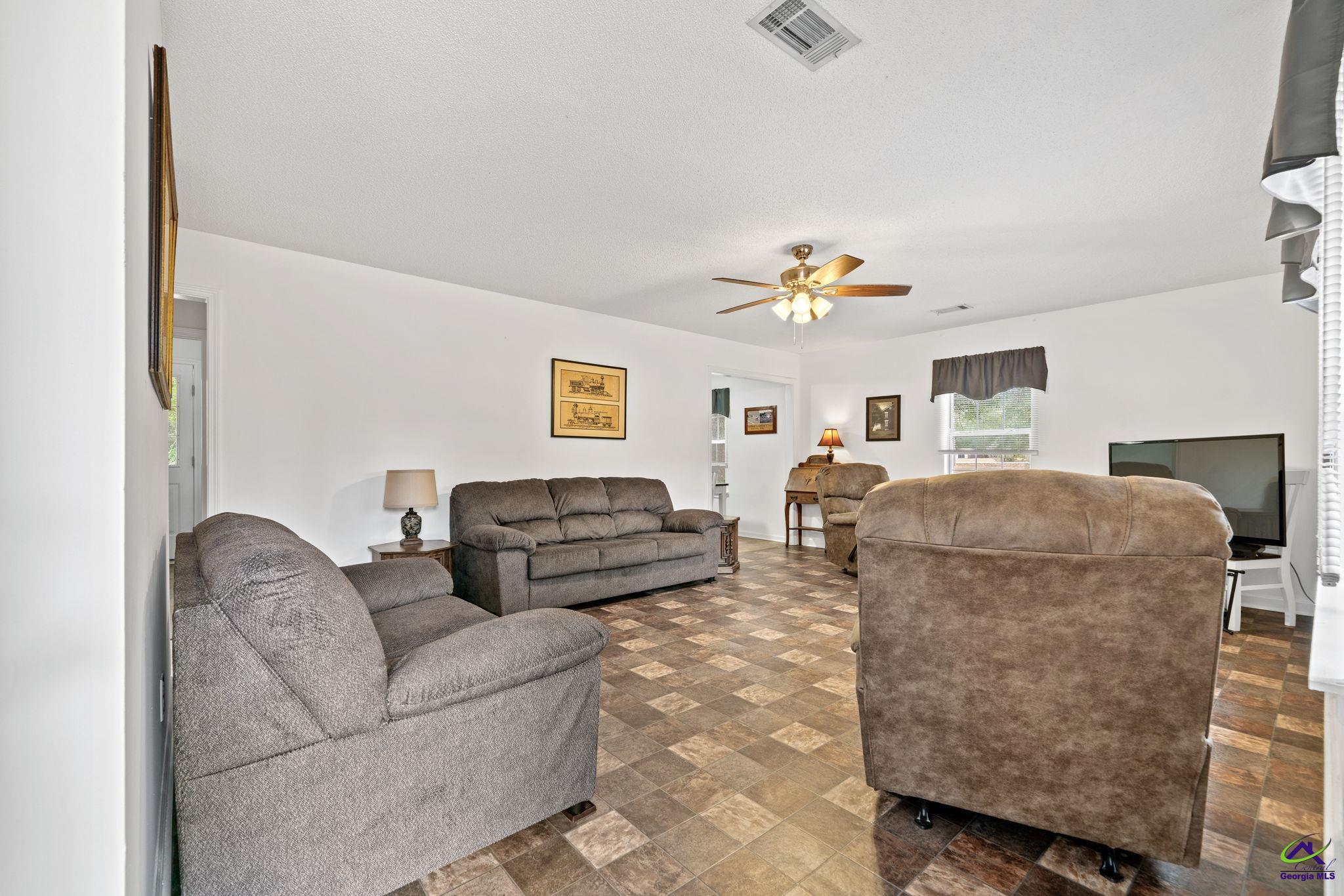 23 E Franklin Avenue