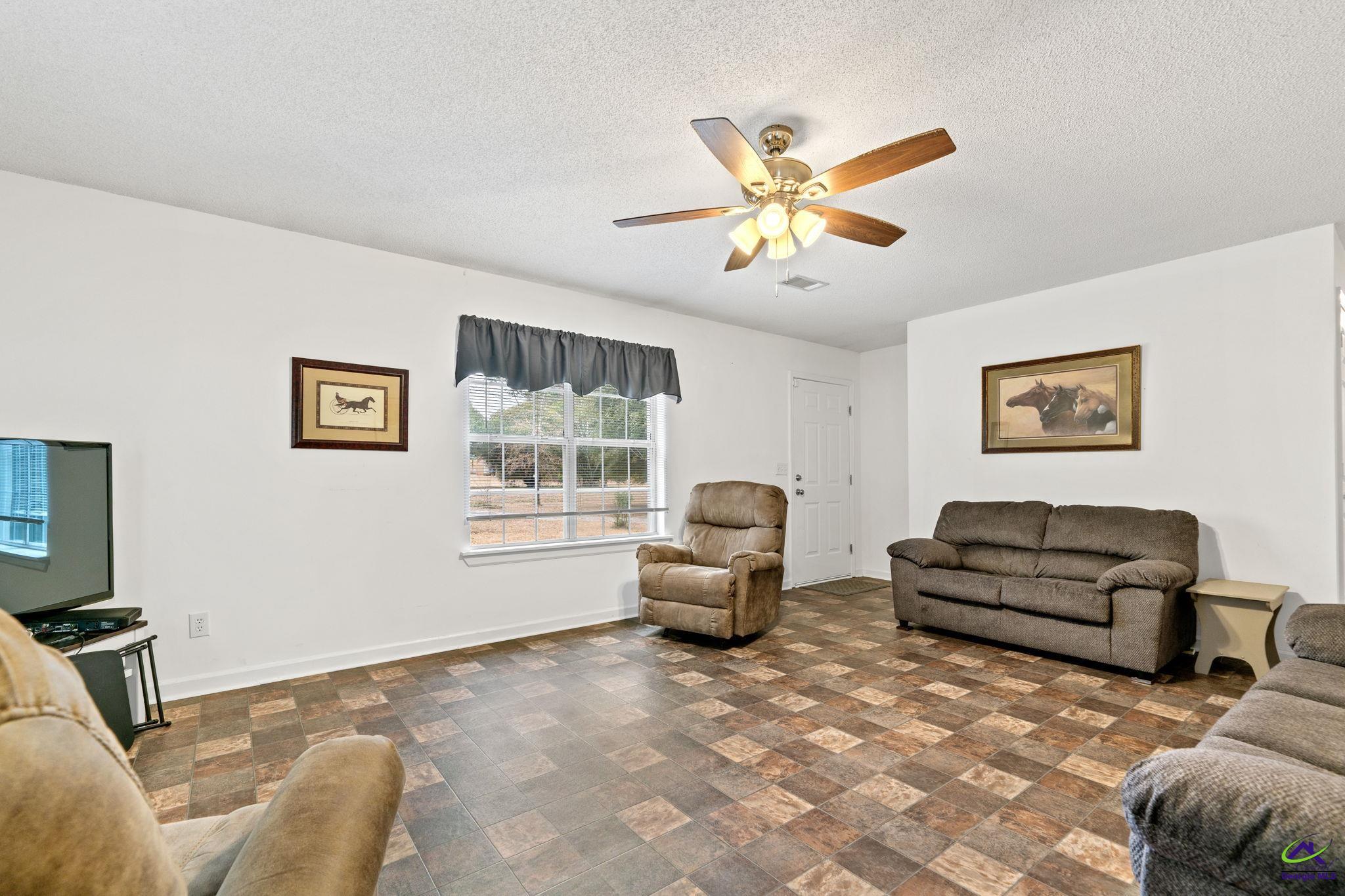 23 E Franklin Avenue