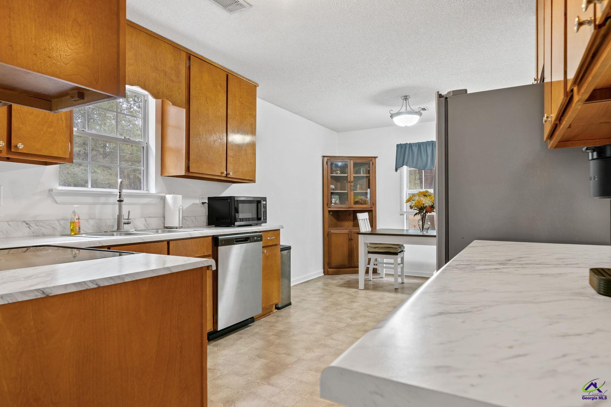 23 E Franklin Avenue