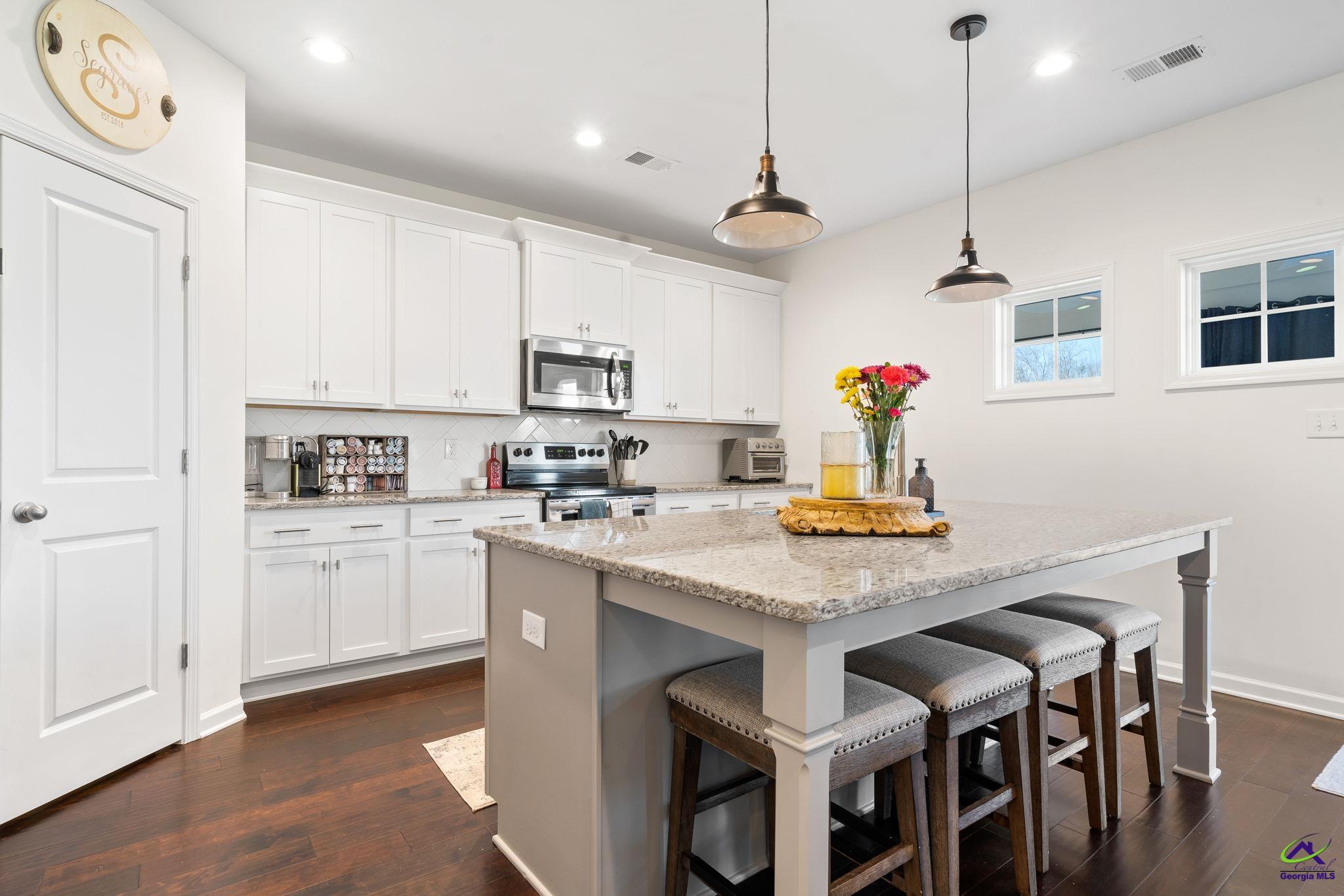 406 Shoshone Circle