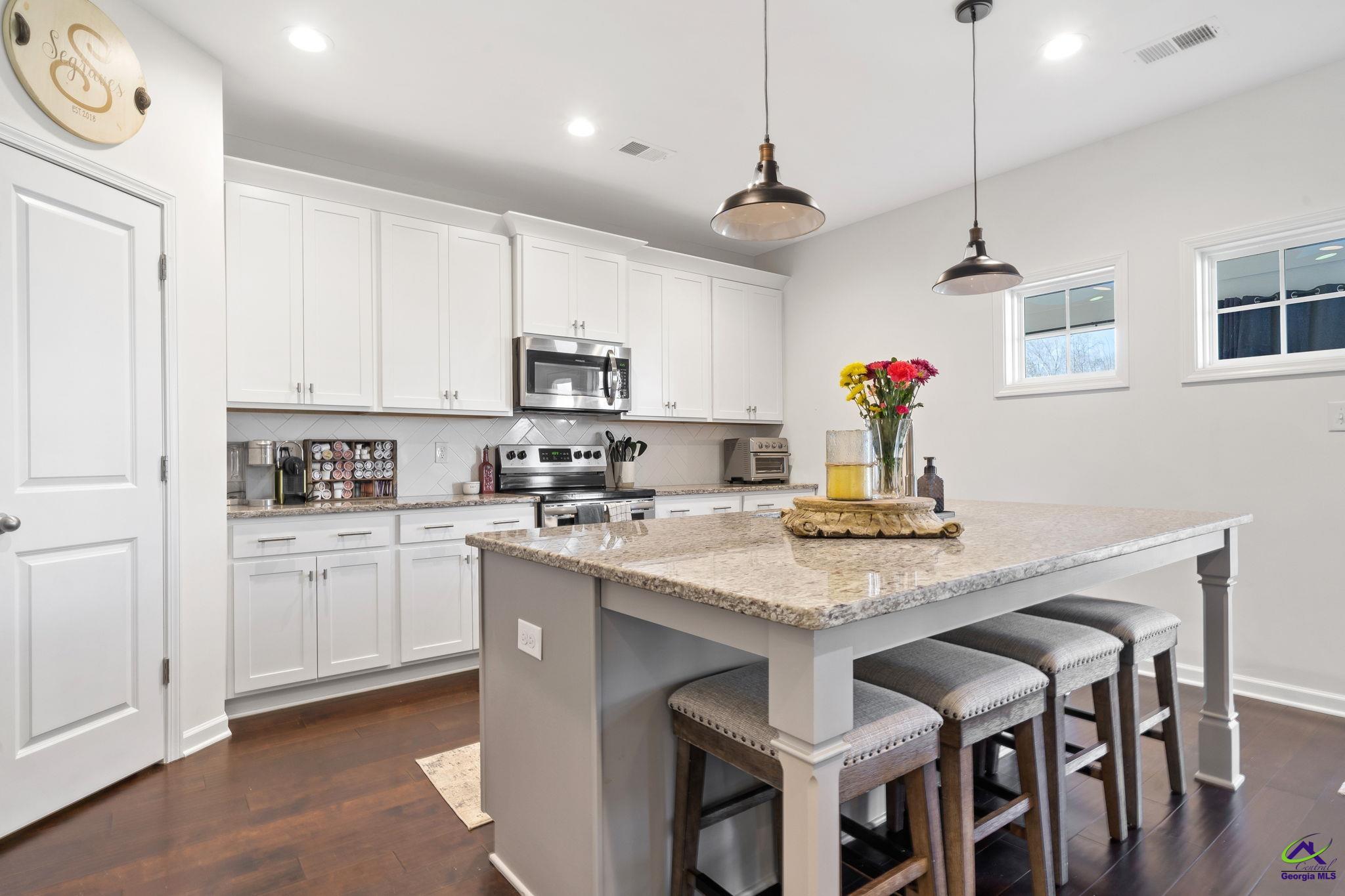 406 Shoshone Circle